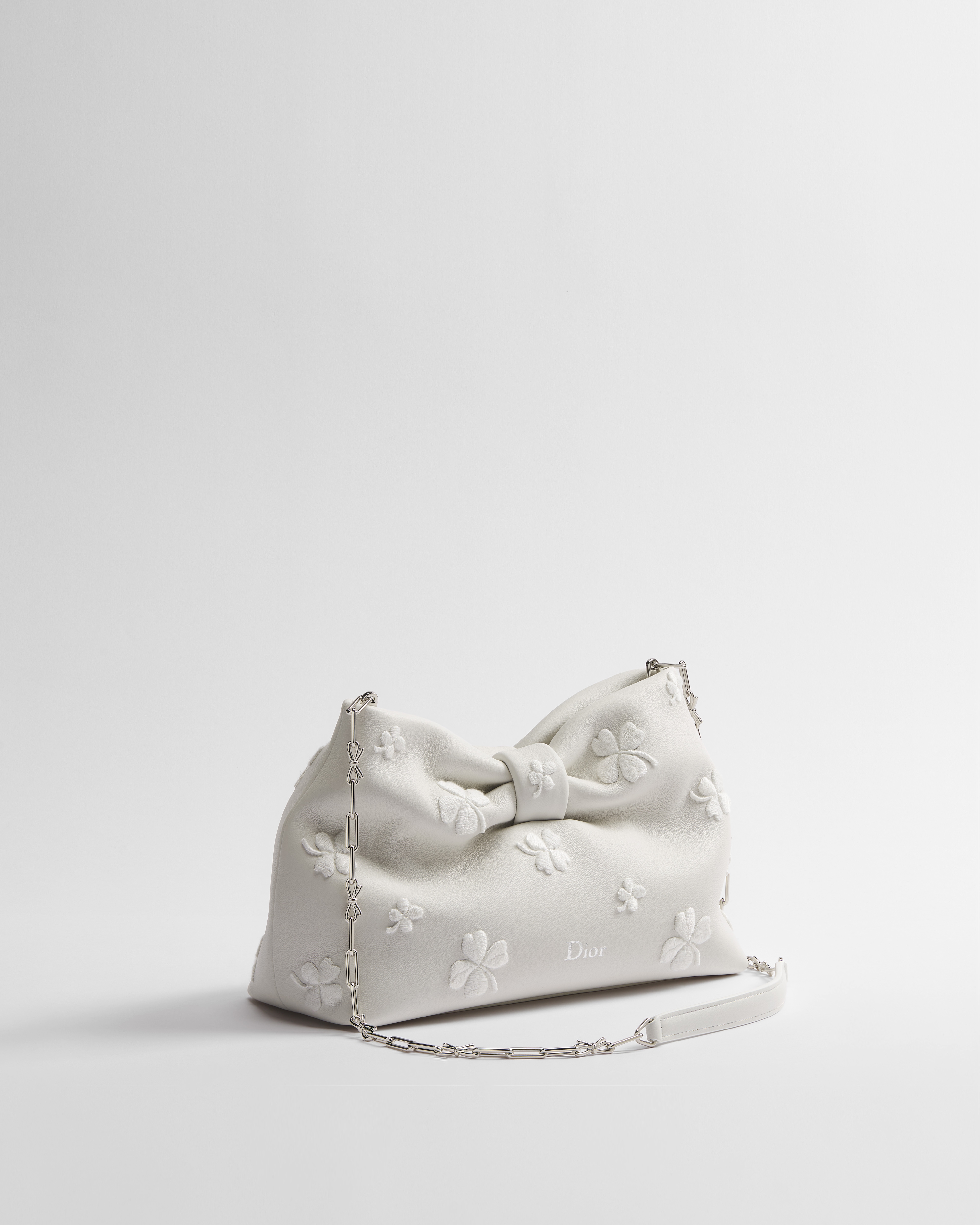 Kleine Dior Bow Tasche Lammleder in Weiß mit Dior Kleeblattstickerei E03