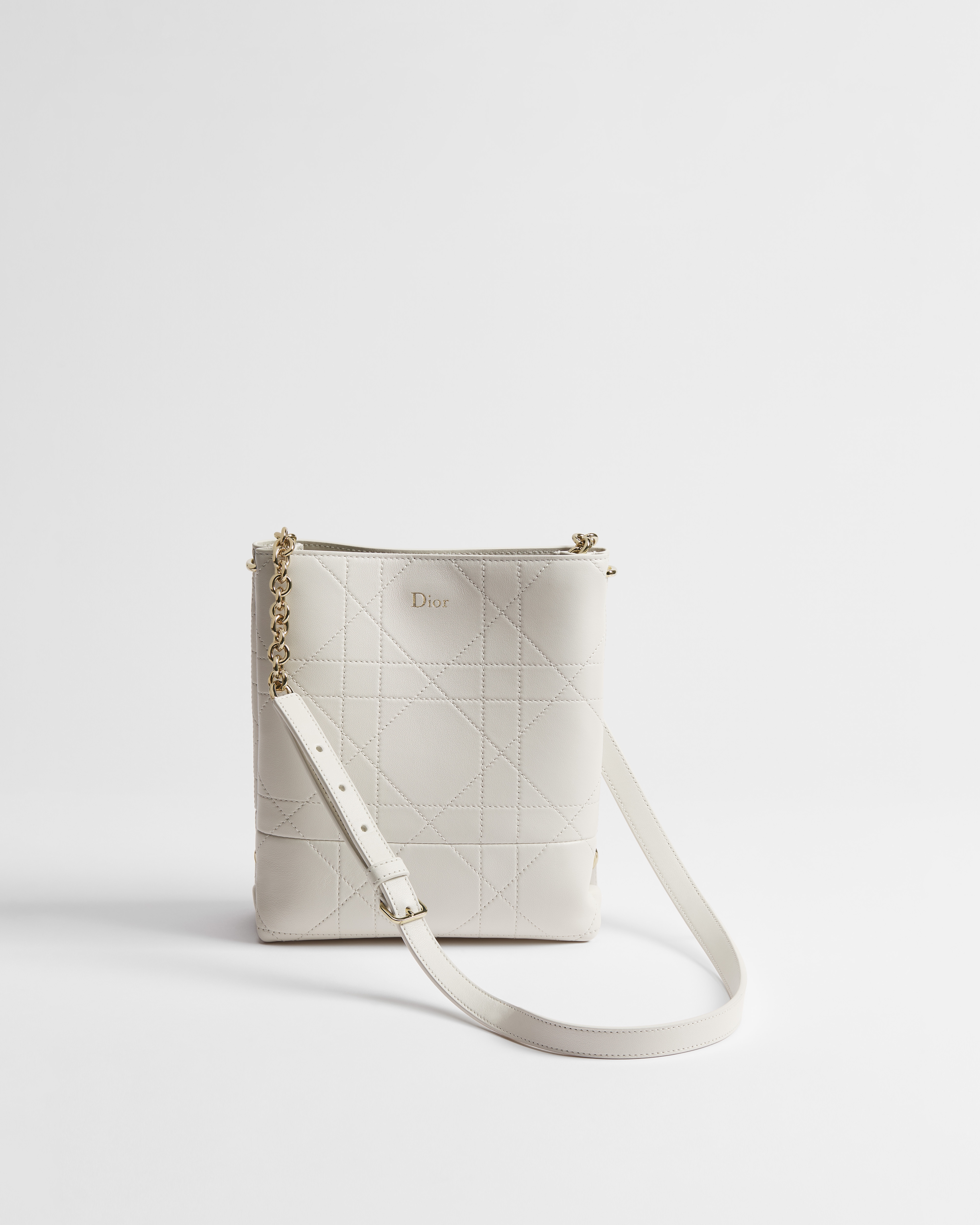 Kleine Dior Trianon Tasche im Hochformat mit Kette Flat Macrocannage Lammleder in Latte E01