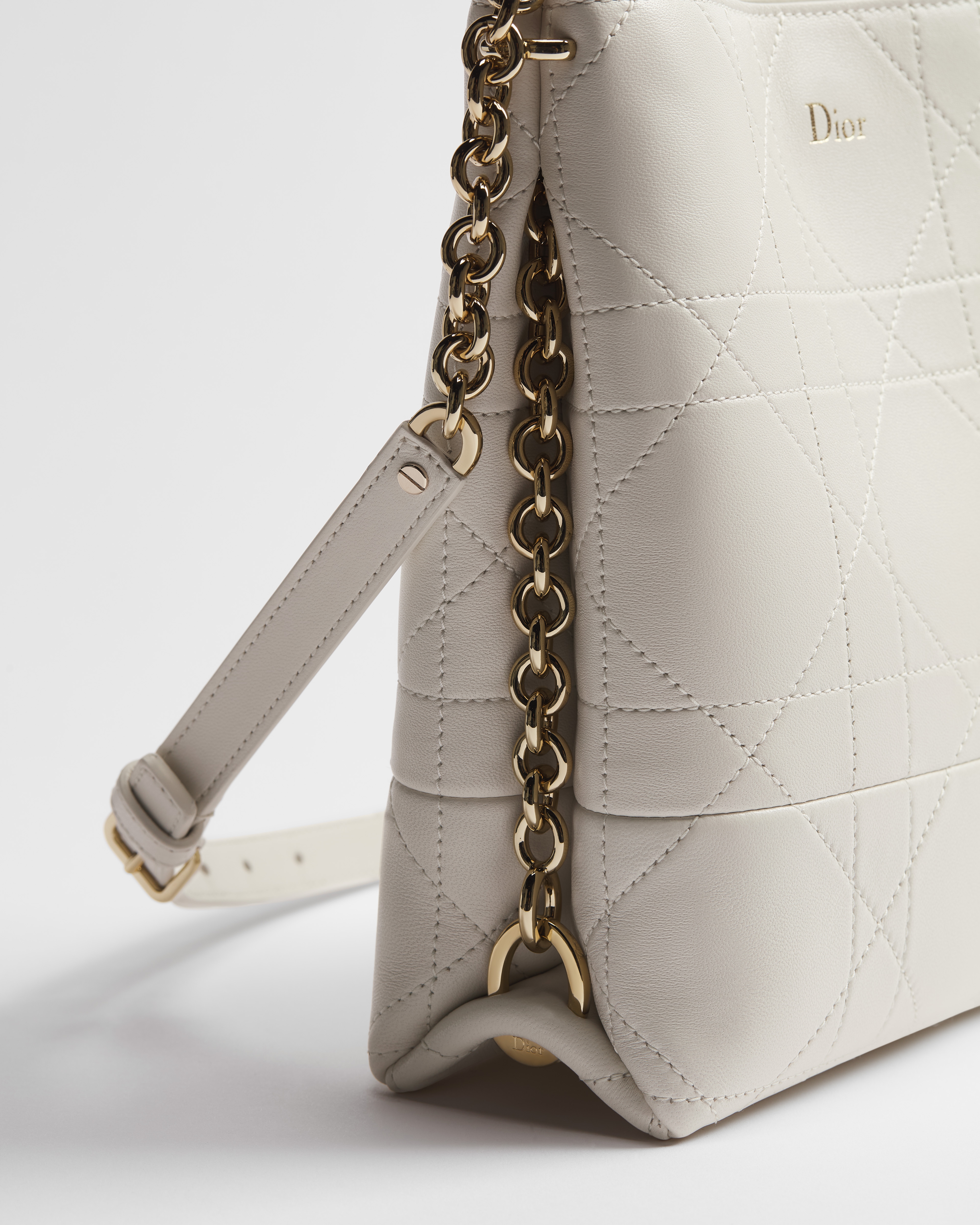 Kleine Dior Trianon Tasche im Hochformat mit Kette Flat Macrocannage Lammleder in Latte E09
