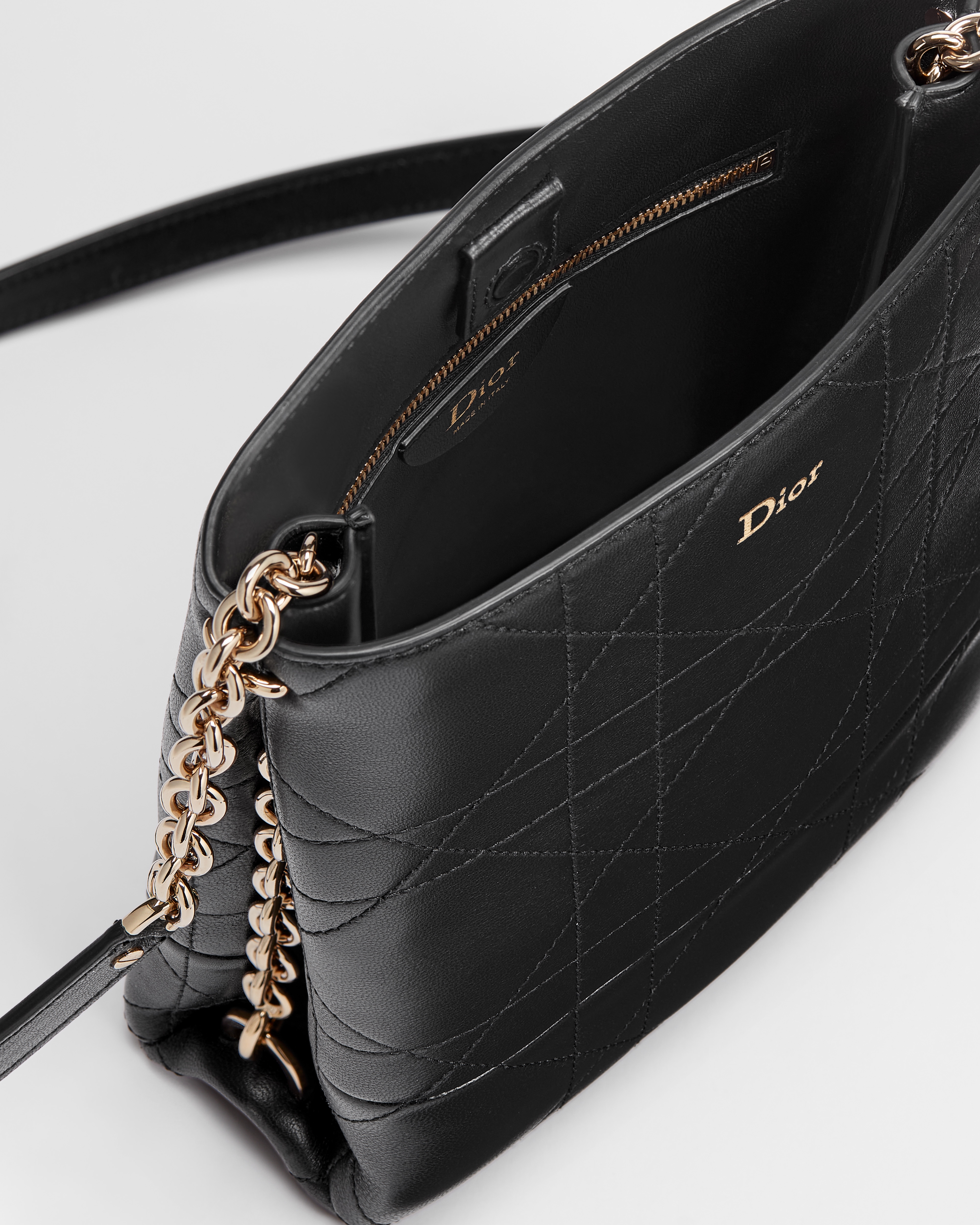 Kleine Dior Trianon Tasche im Hochformat mit Kette Flat Macrocannage Lammleder in Schwarz E06
