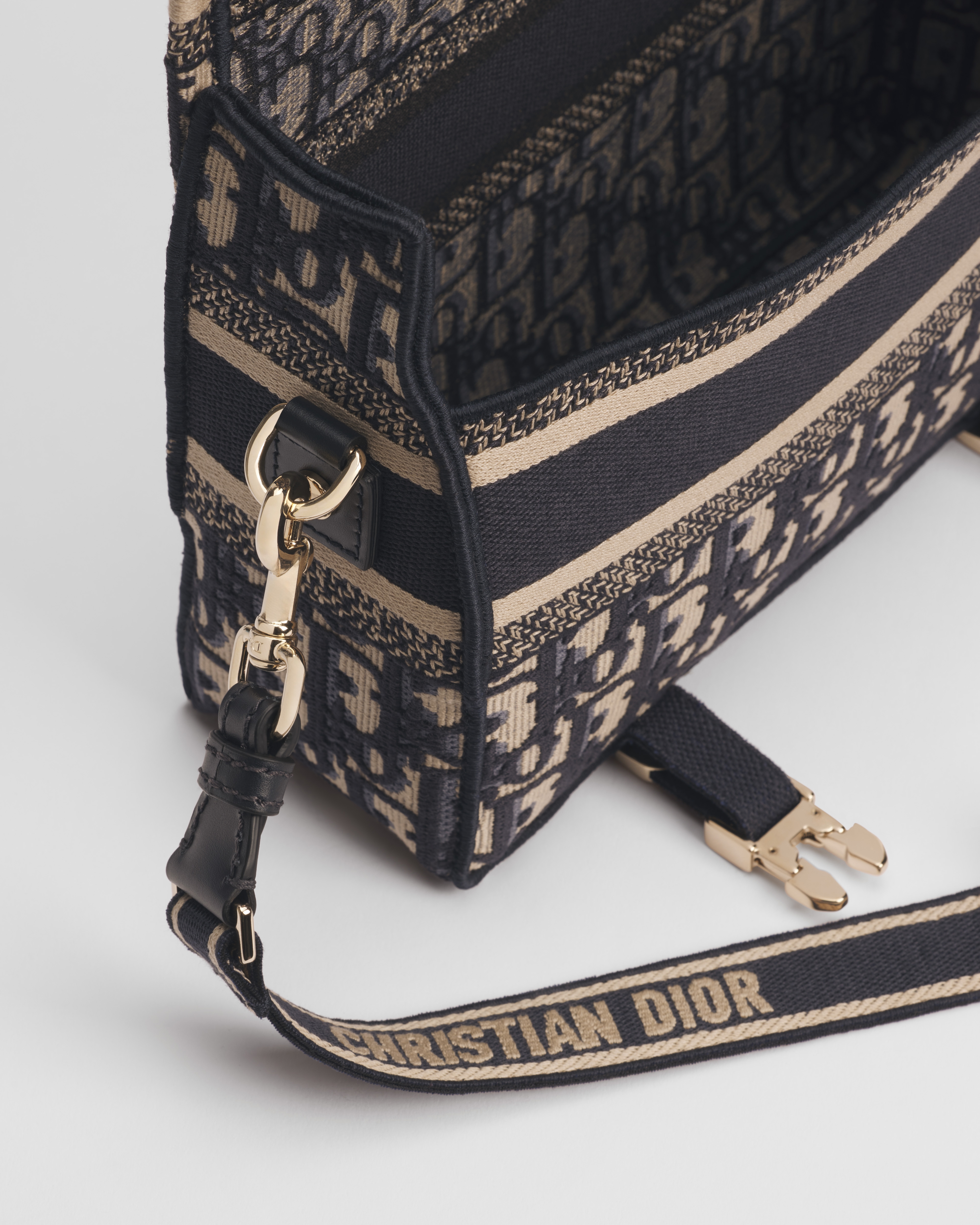 Kleine Diorcamp Tasche Dior Oblique Stickerei in Blau E06