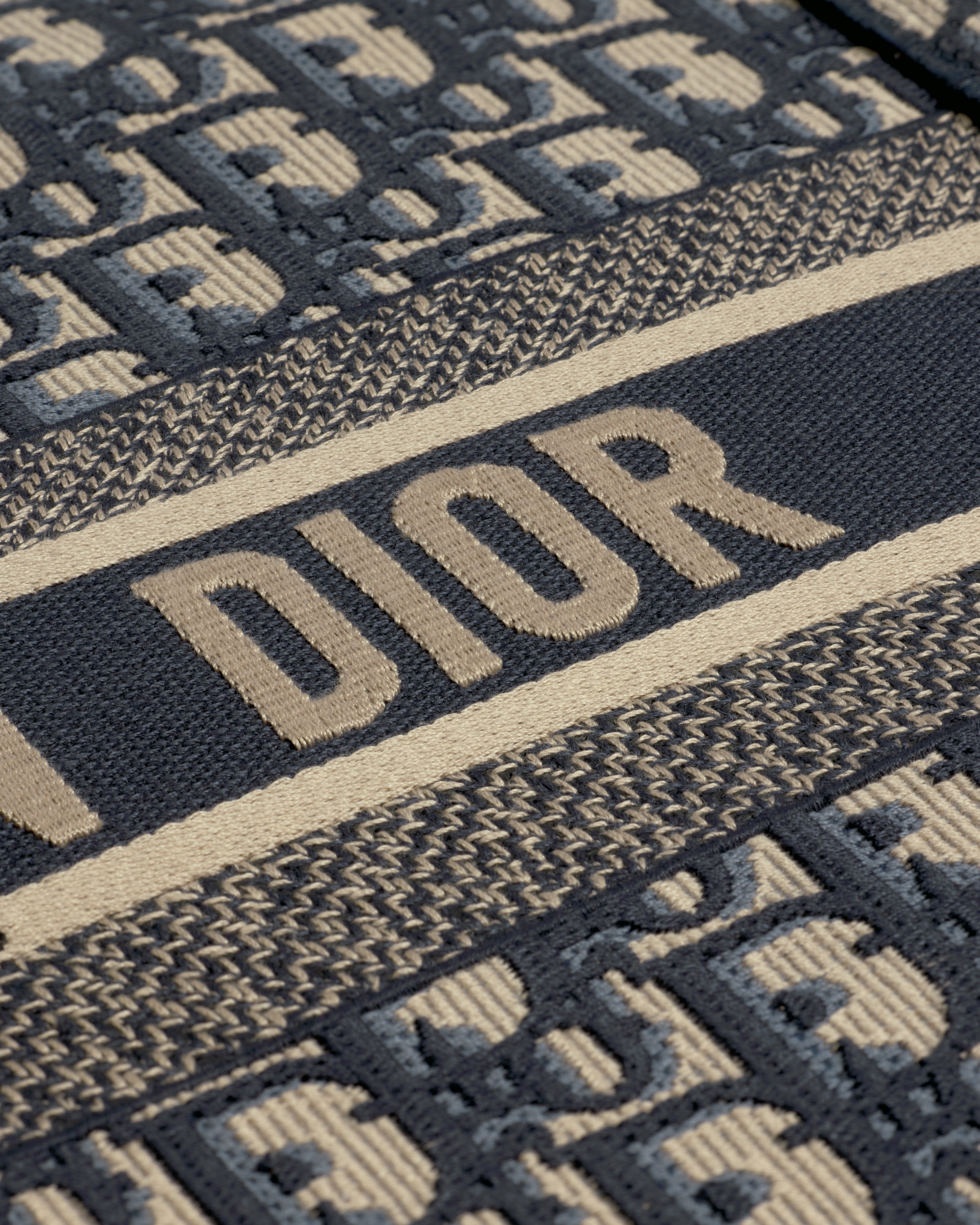 Medium Dior Book Tote Ecru and Blue Dior Oblique Embroidery (36 x 27.5 x 16.5 cm) E09