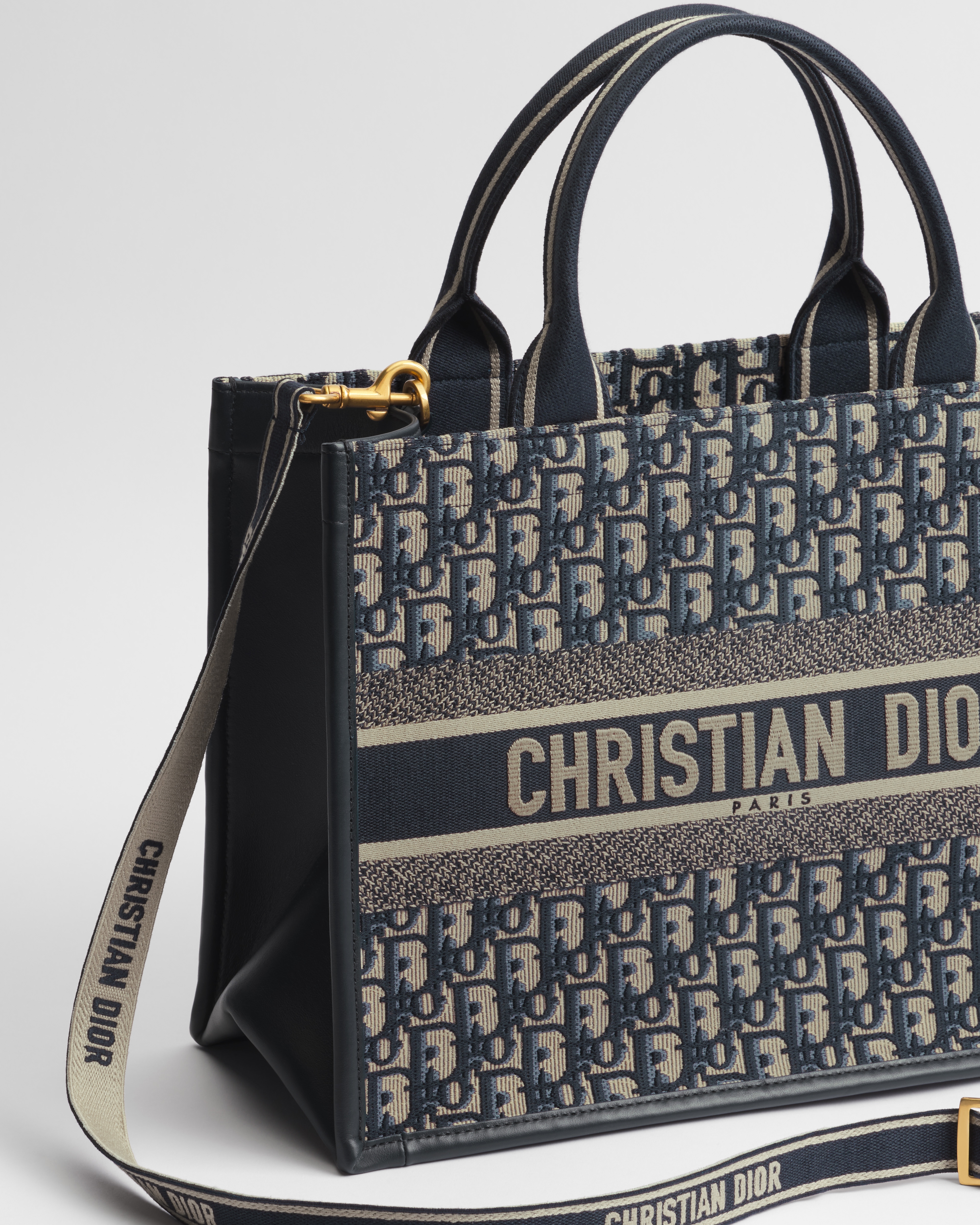 中碼 Dior Book Tote 藍色 Dior Oblique 刺繡和小牛皮（36.5 x 28 x 16.5 厘米） E03