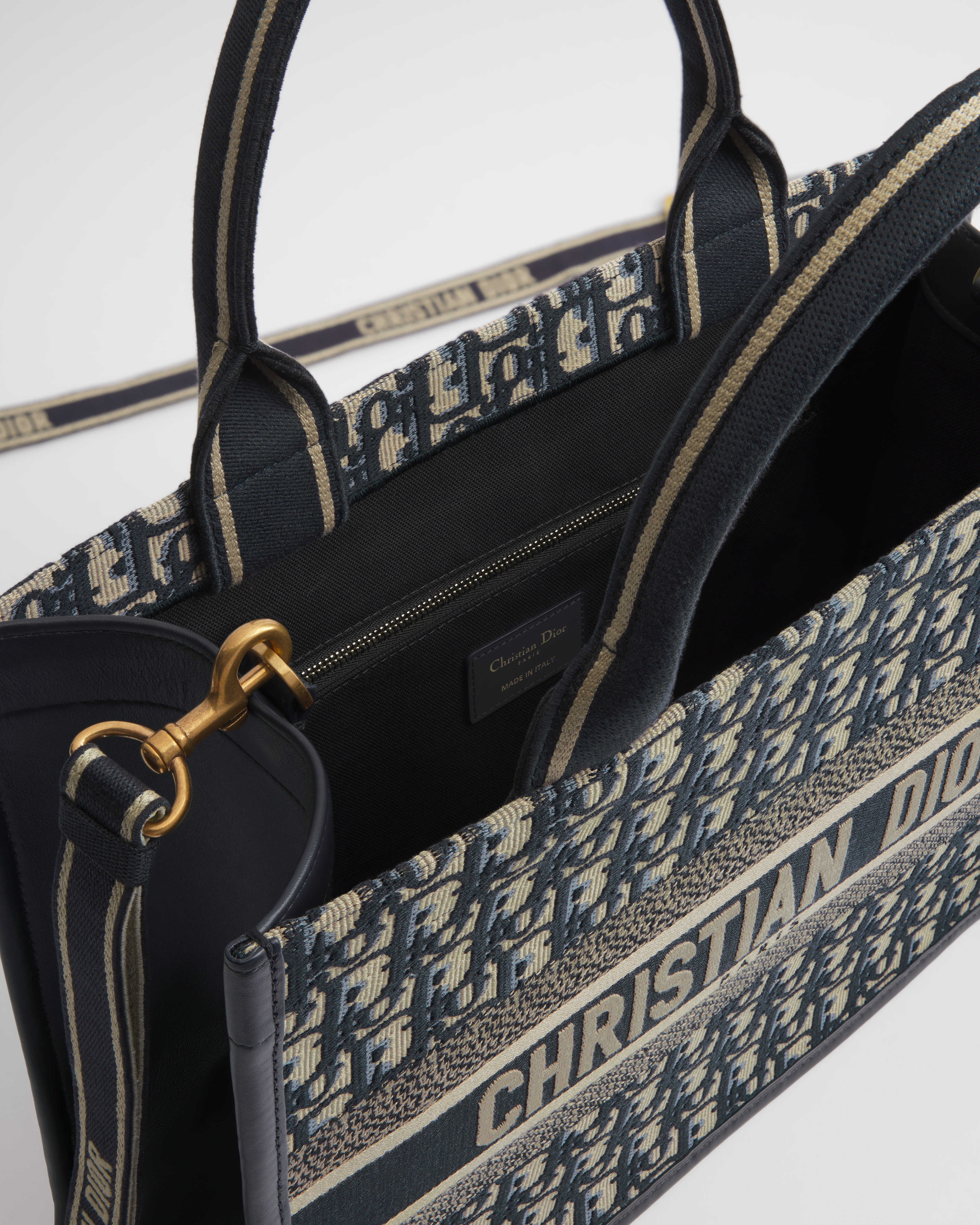 Medium Dior Book Tote Blue Dior Oblique Embroidery and Calfskin (36.5 x 28 x 16.5 cm) E06