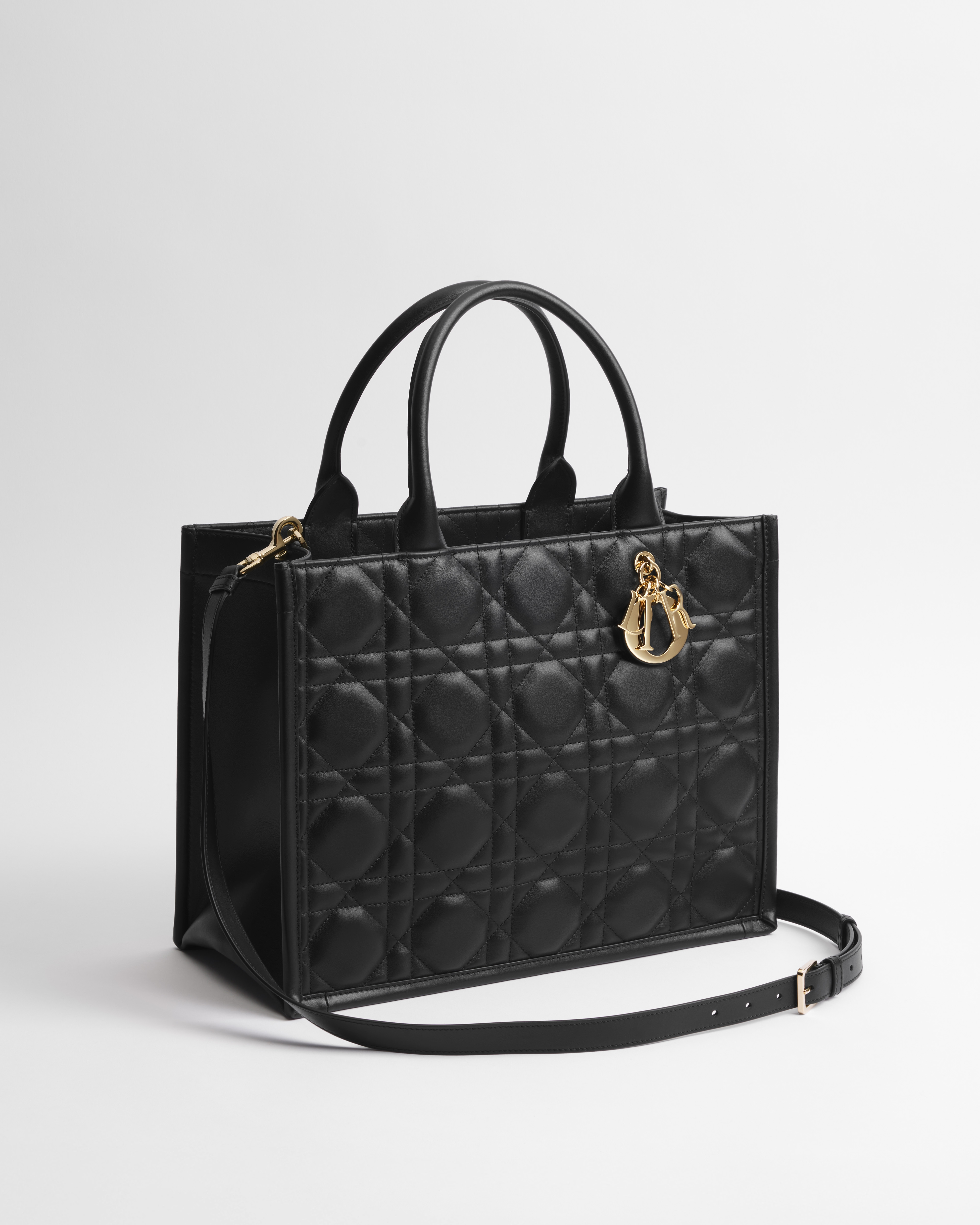 中碼 Dior Book Tote 黑色大型藤格紋圖案小牛皮（36.5 x 28 x 16.5 厘米） E03