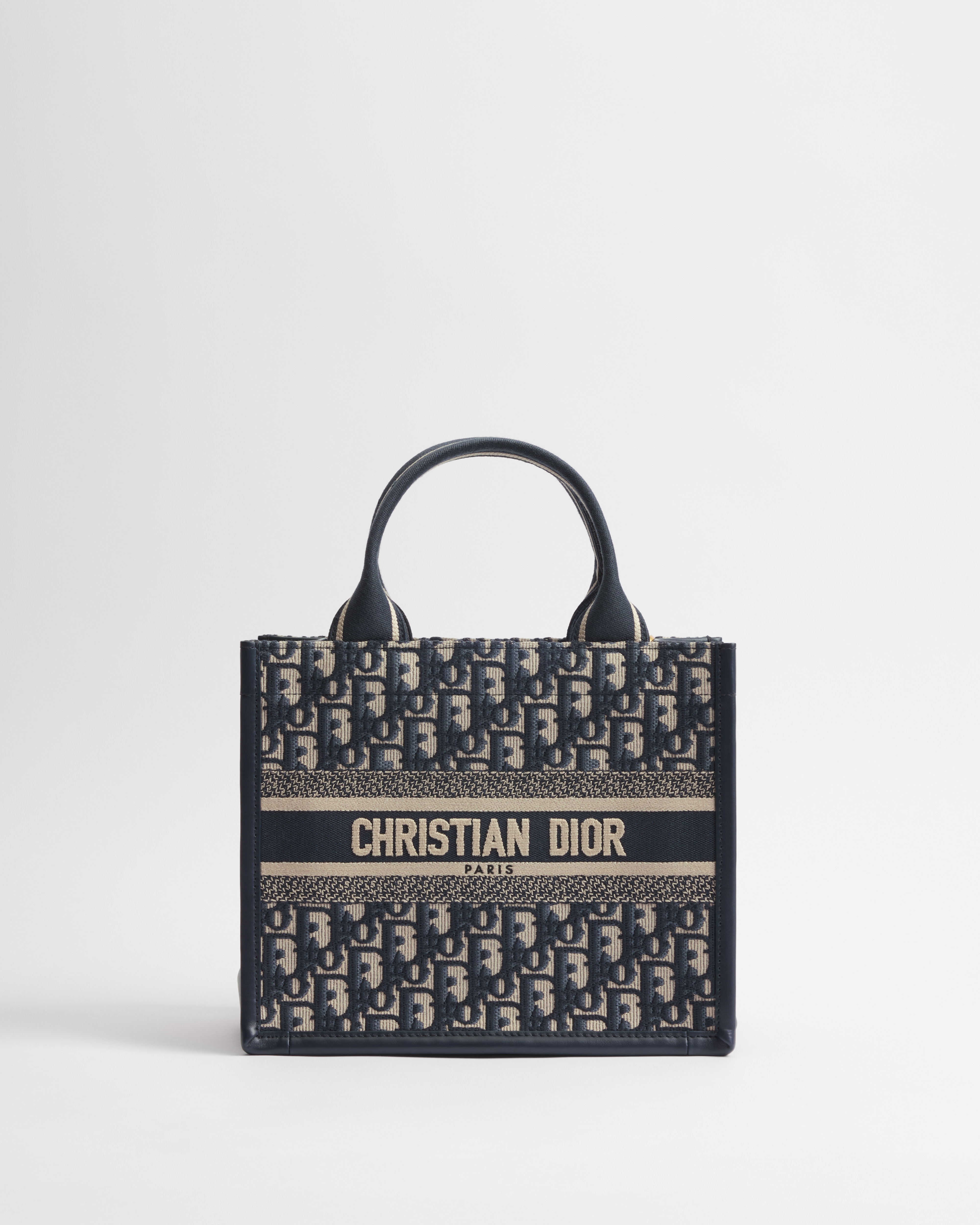 小碼 Dior Book Tote 藍色 Dior Oblique 刺繡和小牛皮（26.5 x 22 x 14 厘米） E01