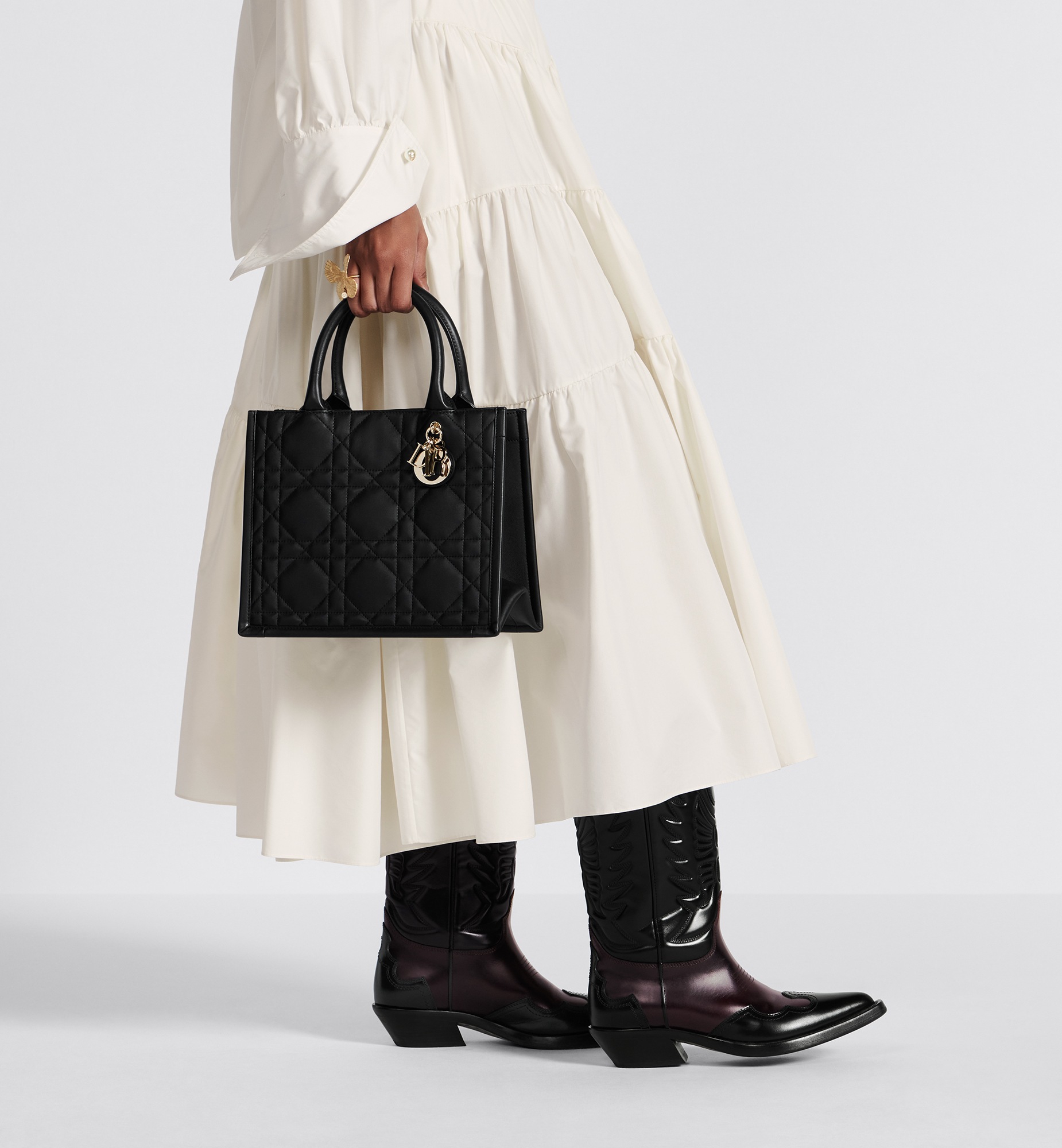 Bolsa Dior Book Tote pequena Couro de vitelo Macrocannage latte (26,5 x 22 x 14 cm) E12