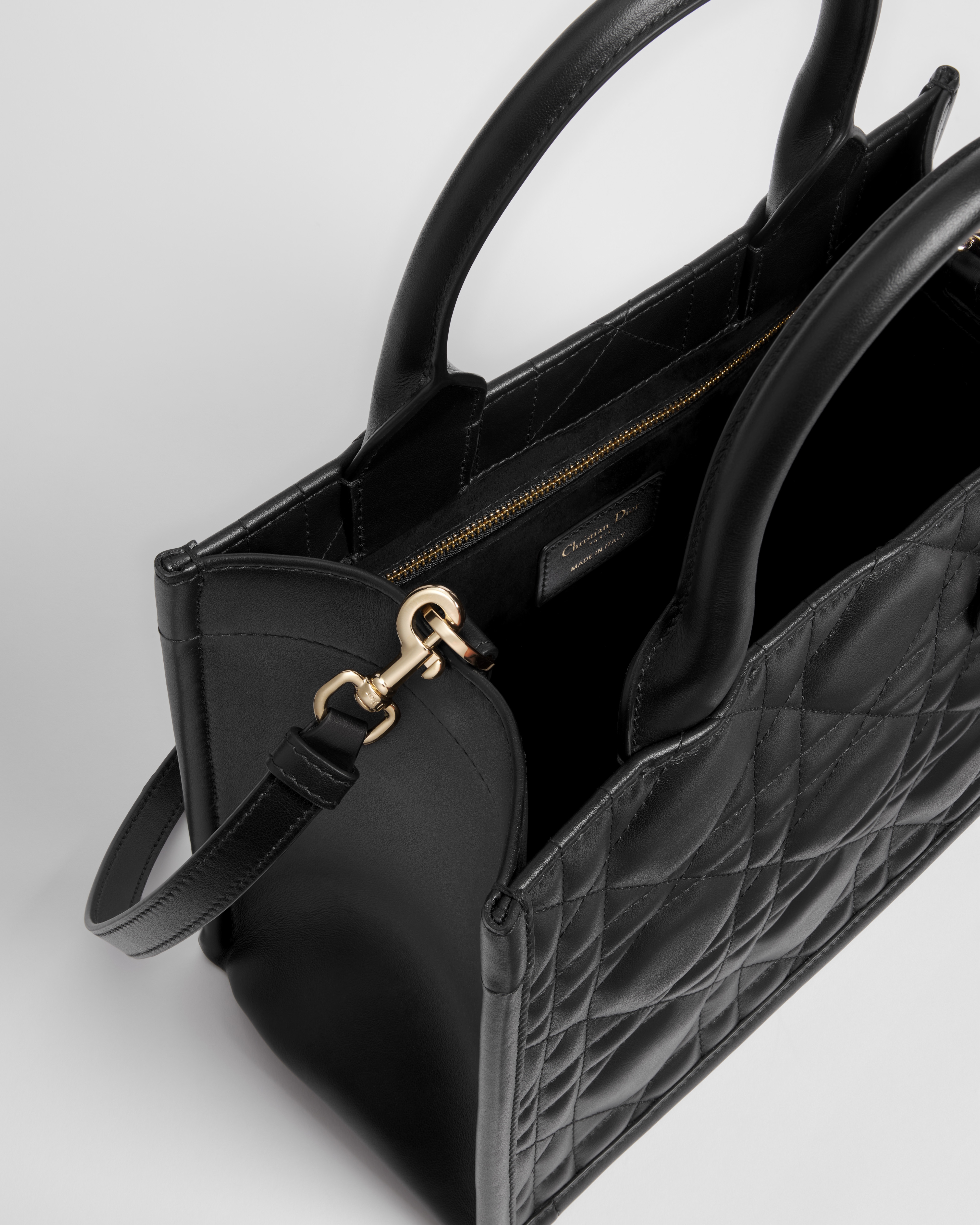 小碼 Dior Book Tote 黑色大型藤格紋圖案小牛皮（26.5 x 22 x 14 厘米） E06