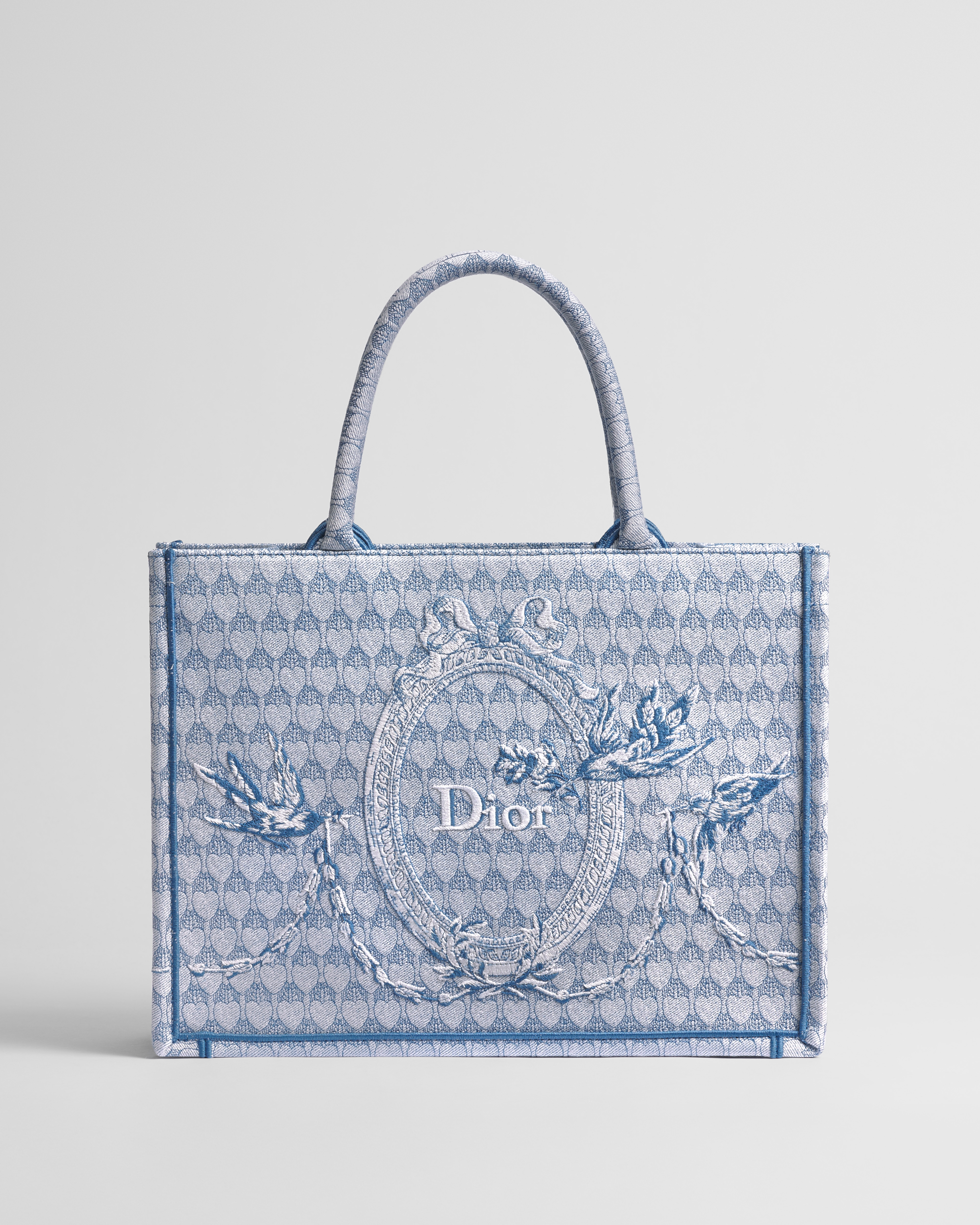 Sac Dior Book Tote Medium à bandoulière Dior Qixi Broderie Dior Colibri et Dior Médaillon bleus (36 x 27,5 x 16,5 cm) E01