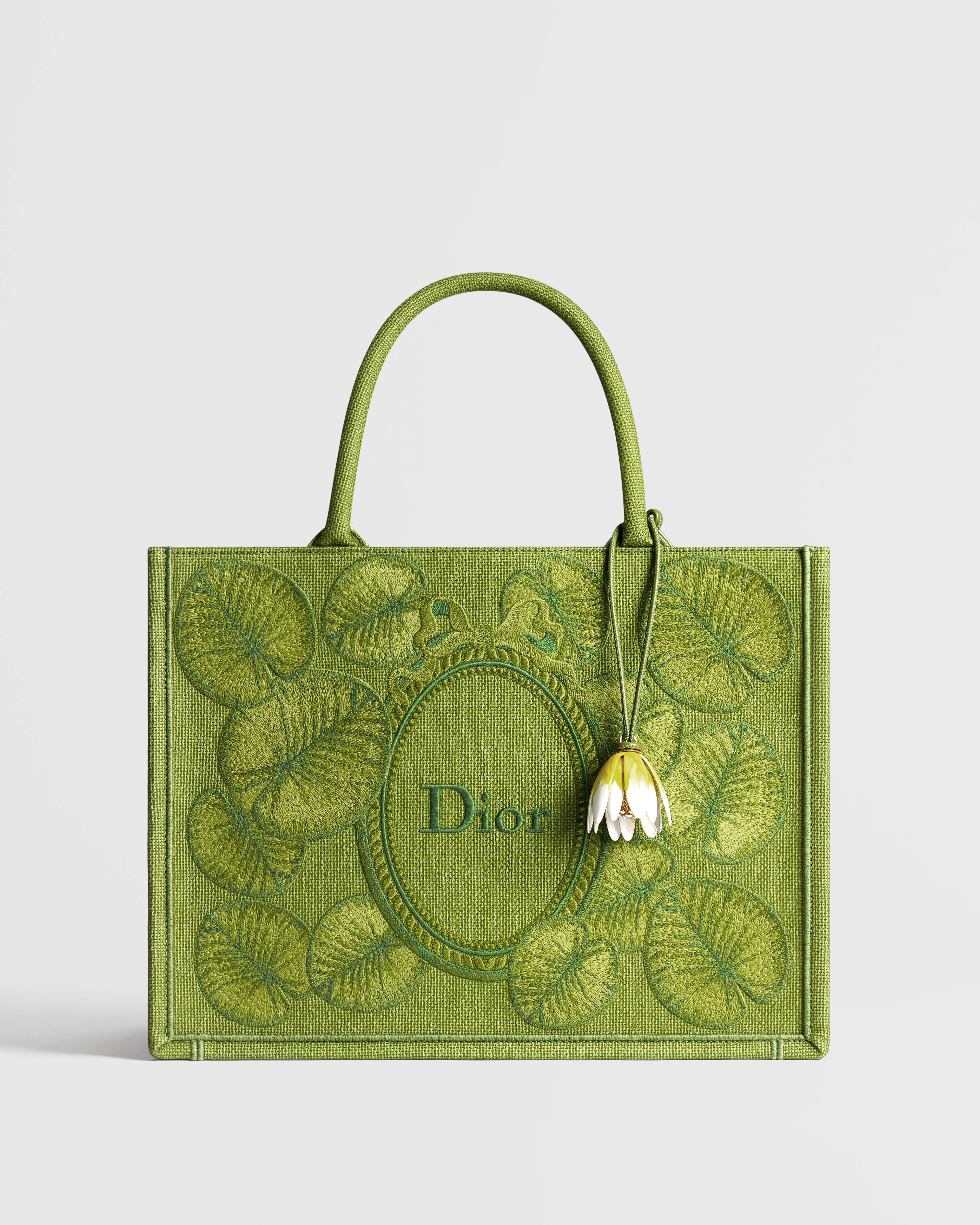 Sac Dior Book Tote Medium à bandoulière Broderie Dior Water Lily et Dior Médaillon verts (36 x 27,5 x 16,5 cm) E10
