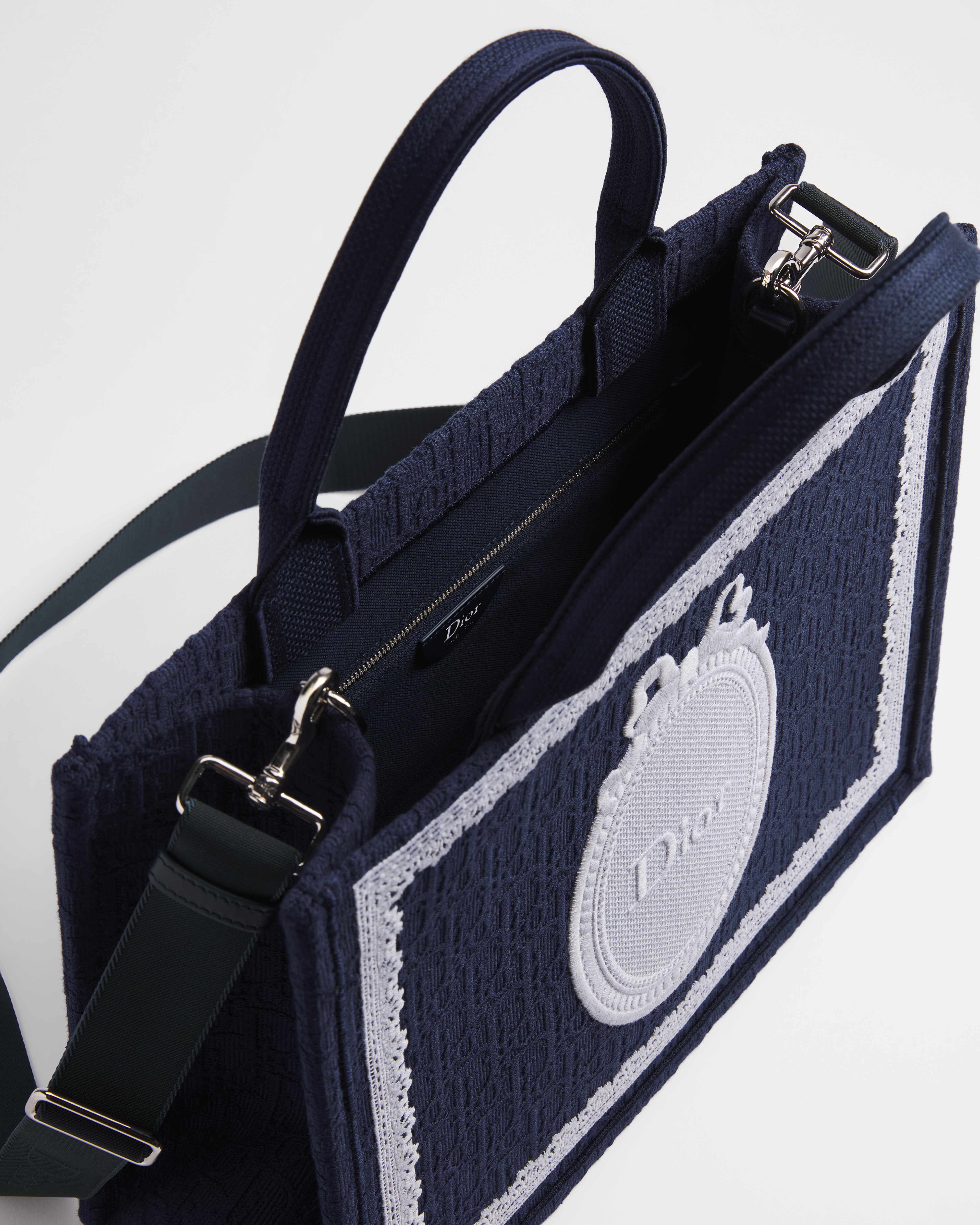 Middelgrote Dior Book Tote met schouderband Blauw Dior Oblique-motief met wit kant en Dior Médaillon (36 x 27,5 x 16,5 cm) E06