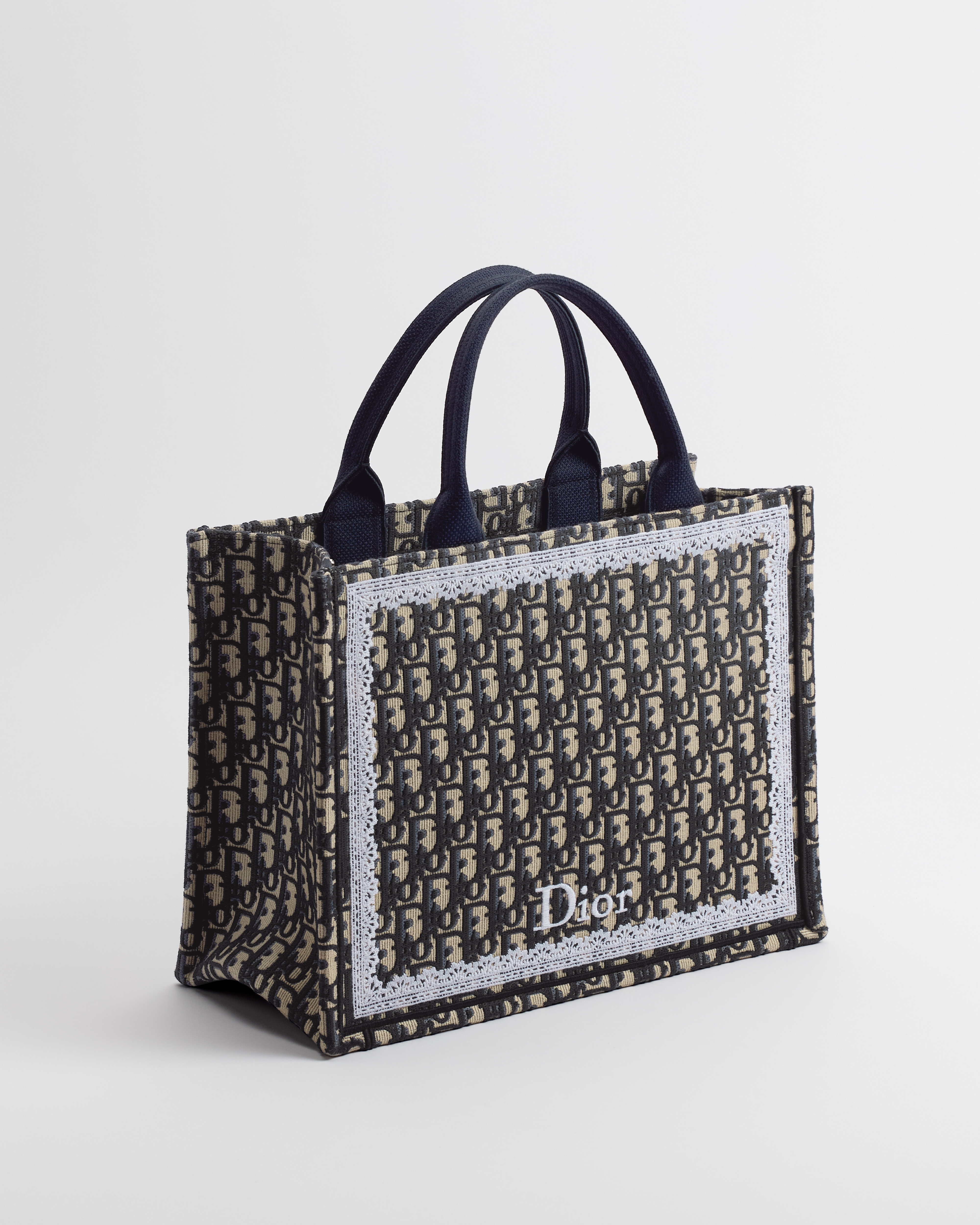 中碼 Dior Book Tote 連肩帶 藍色 Dior Oblique 刺繡和白色蕾絲（36 x 27.5 x 16.5 厘米） E03