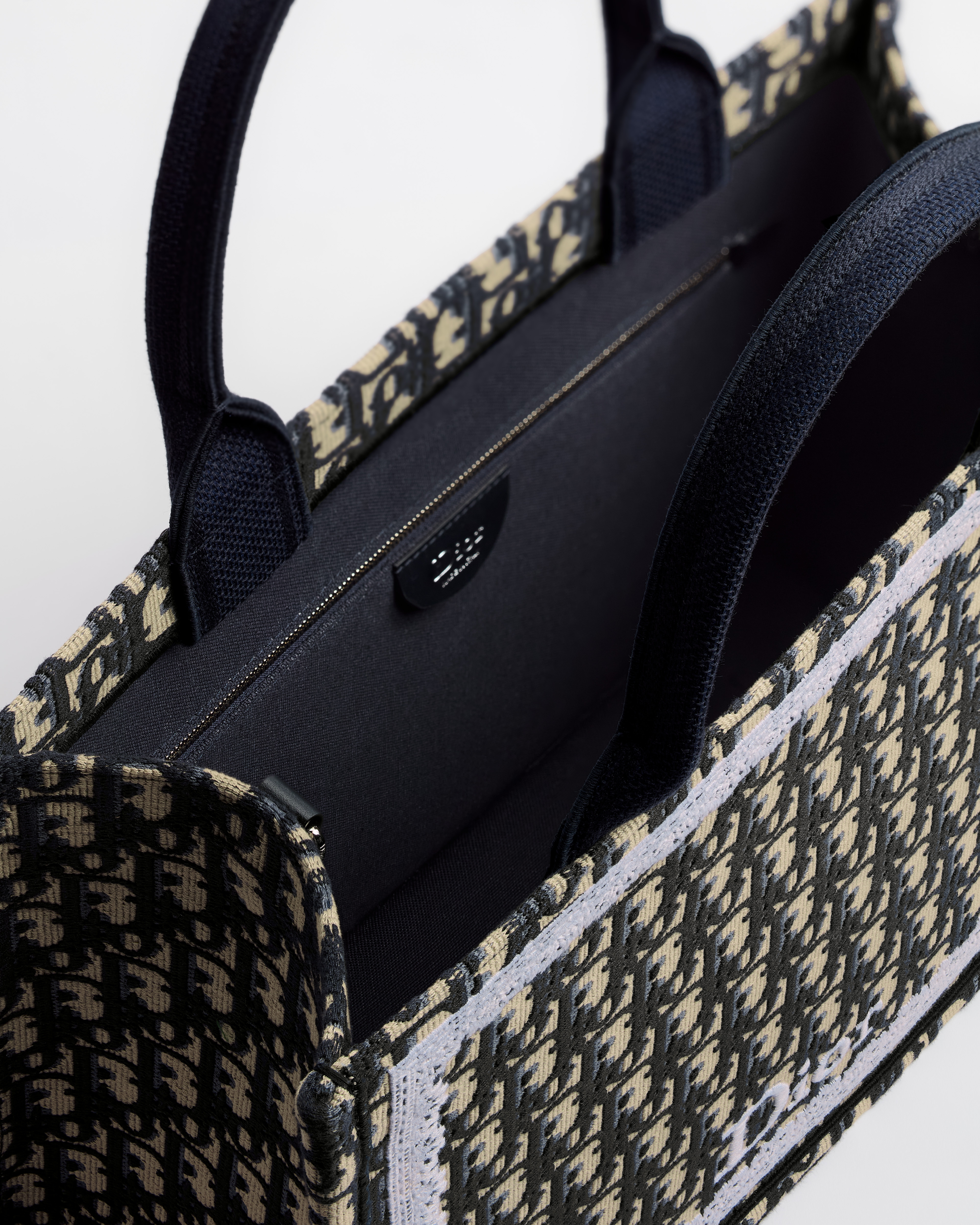 中碼 Dior Book Tote 連肩帶 藍色 Dior Oblique 刺繡和白色蕾絲（36 x 27.5 x 16.5 厘米） E06