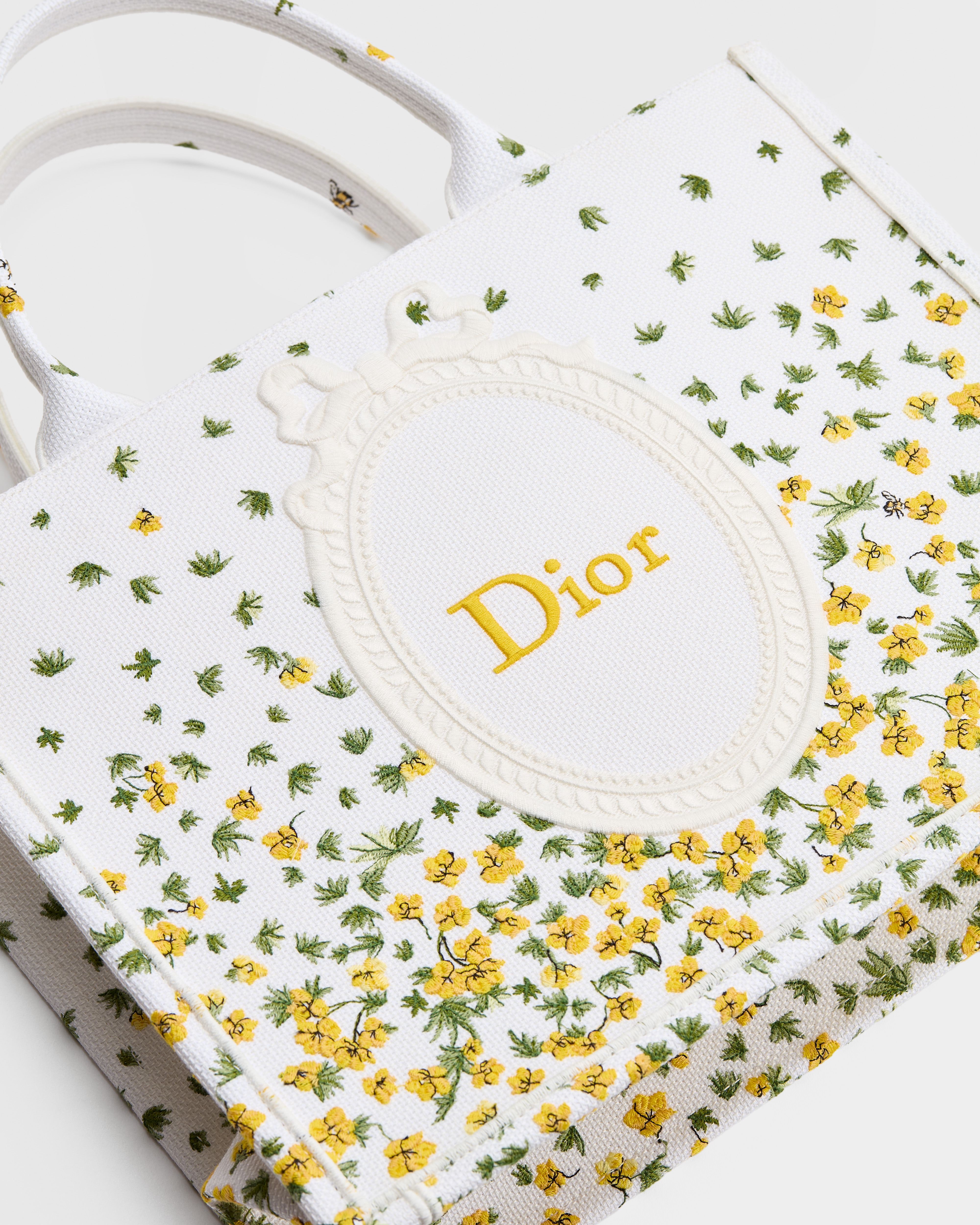 中碼 Dior Book Tote 連肩帶 毛茛黃色 Dior 刺繡及白色 Dior Médaillon（36 x 27.5 x 16.5 厘米） E10
