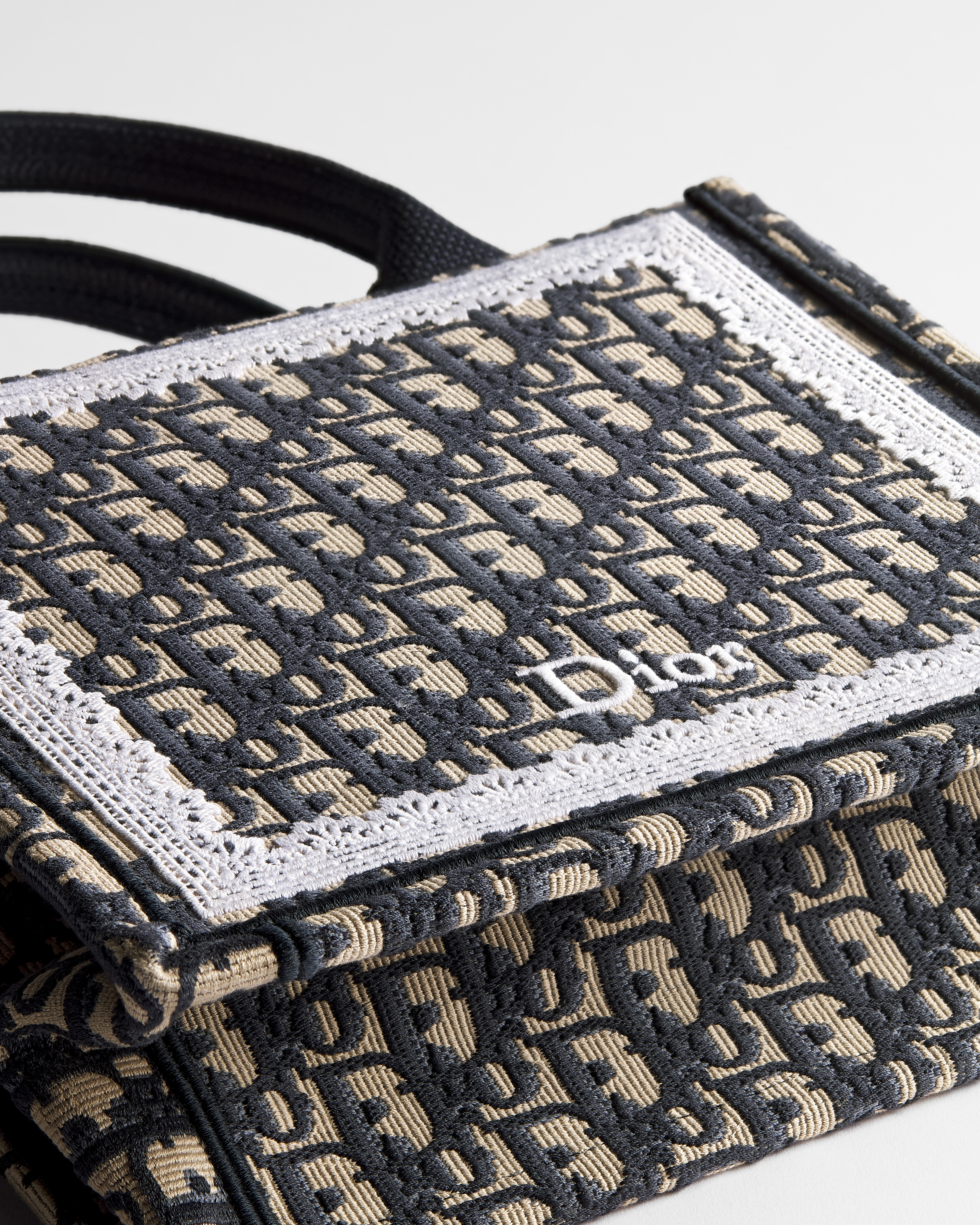 小碼 Dior Book Tote 連肩帶 藍色 Dior Oblique 刺繡和白色蕾絲（26.5 x 22 x 14 厘米） E09