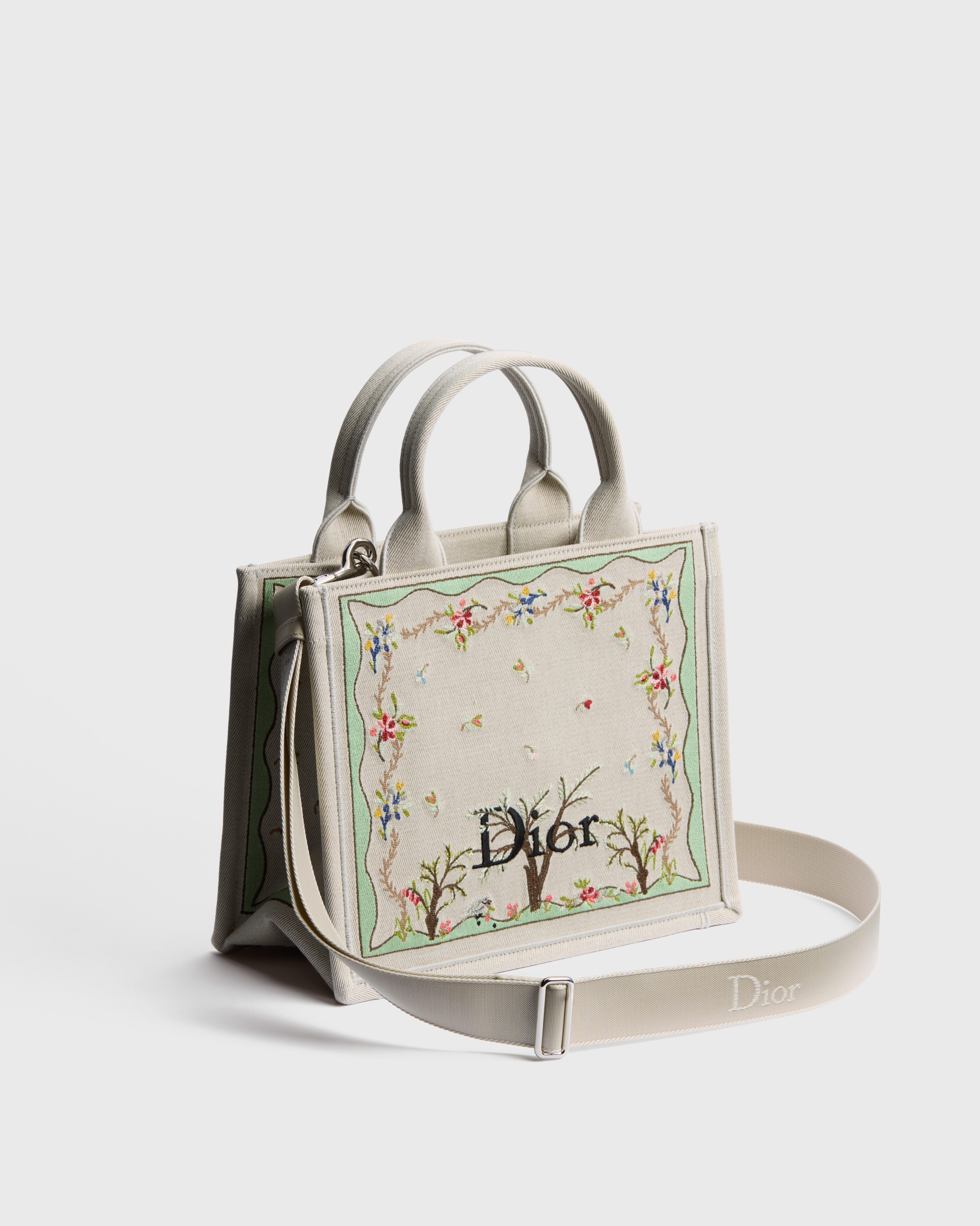 Kleine Dioramour Dior Book Tote met band Wit veelkleurig Revolution Flowers-borduursel (26,5 x 22 x 14 cm) E03