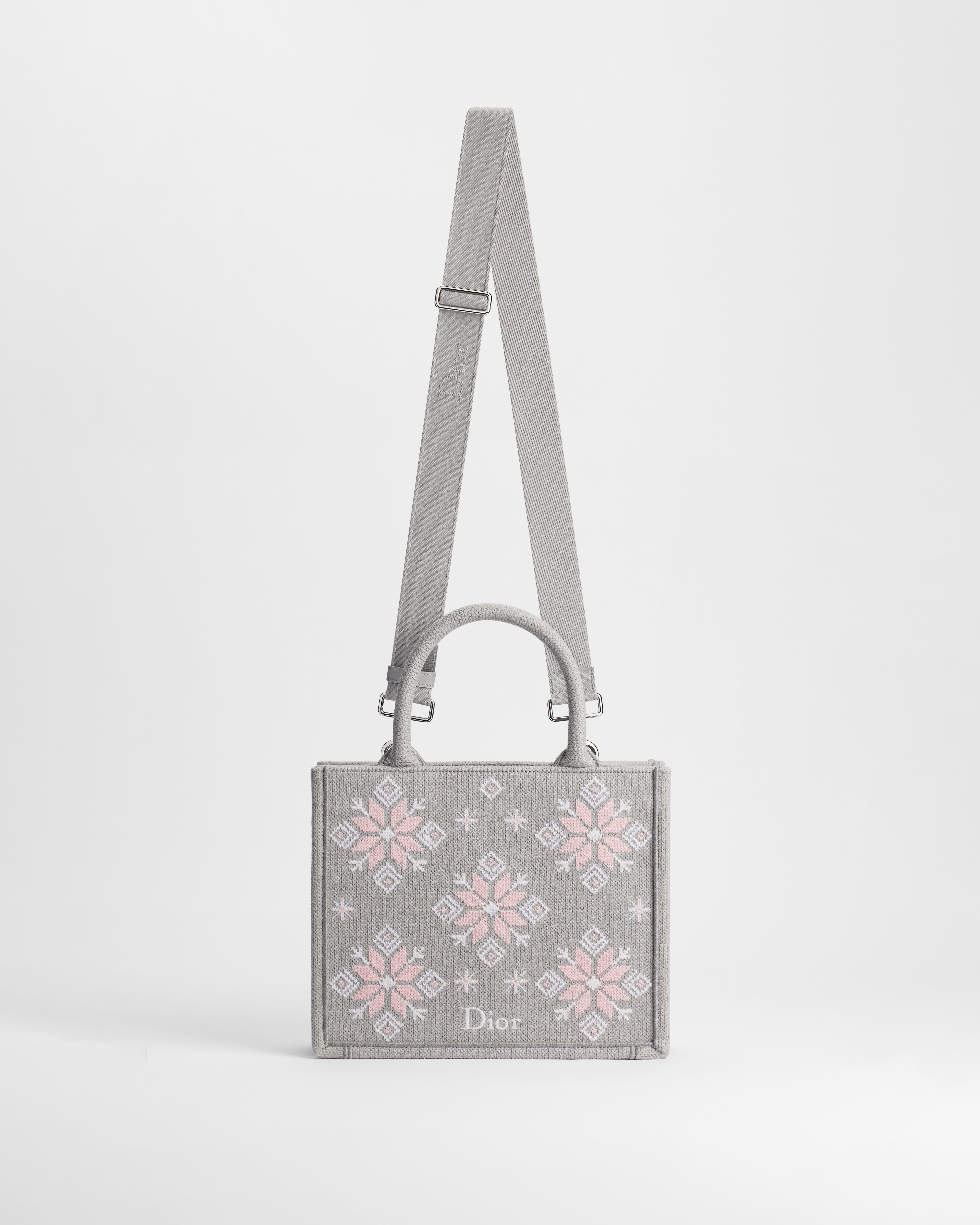 Sac Dior Book Tote Small à bandoulière DiorAlps Maille grise brodée Dior Snowflake rose et blanche (26,5 x 22 x 14 cm) E07