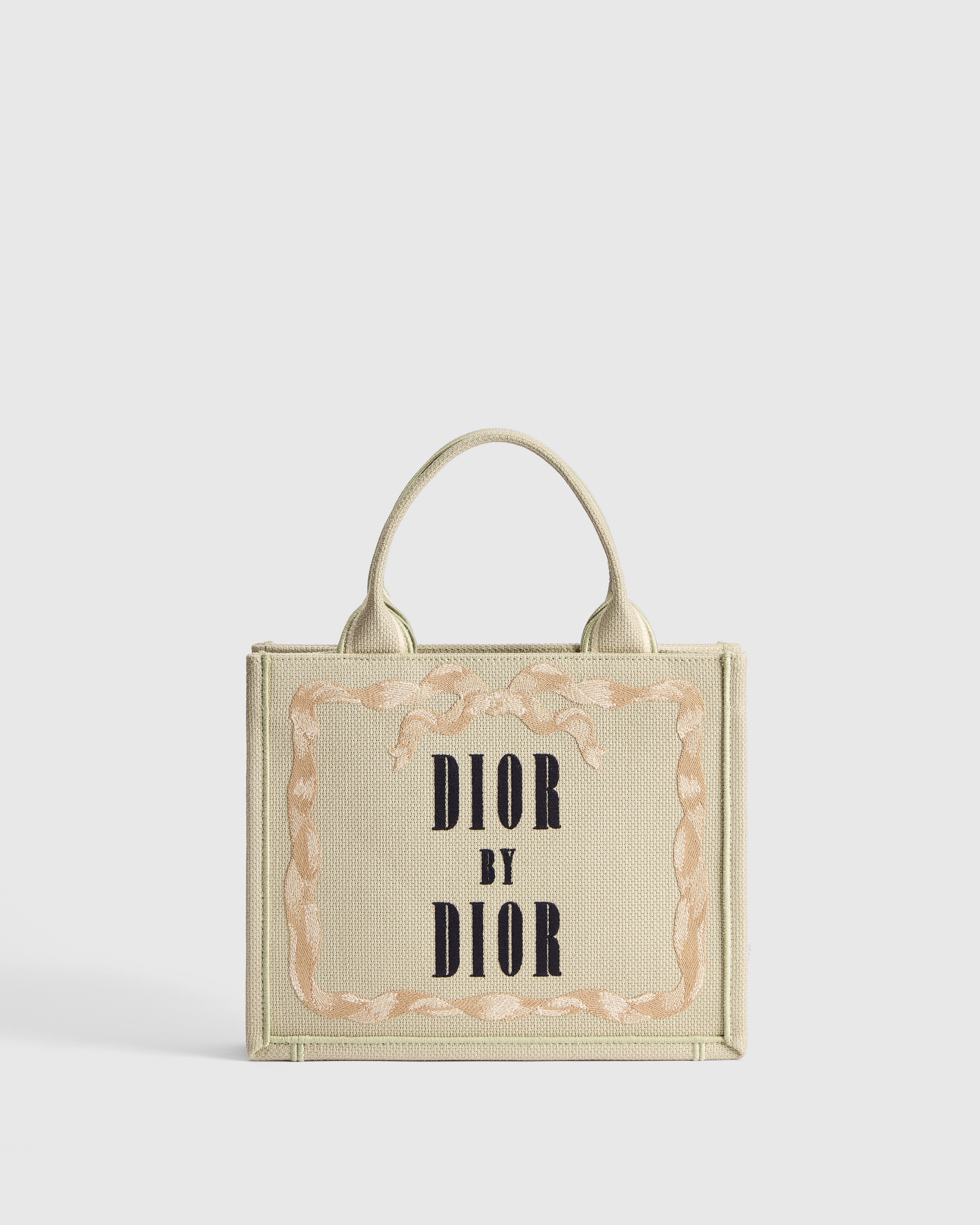 Dior Book Tote ストラップ付きバッグ スモール Book Cover エンブロイダリー (26.5 x 22 x 14 cm) E01