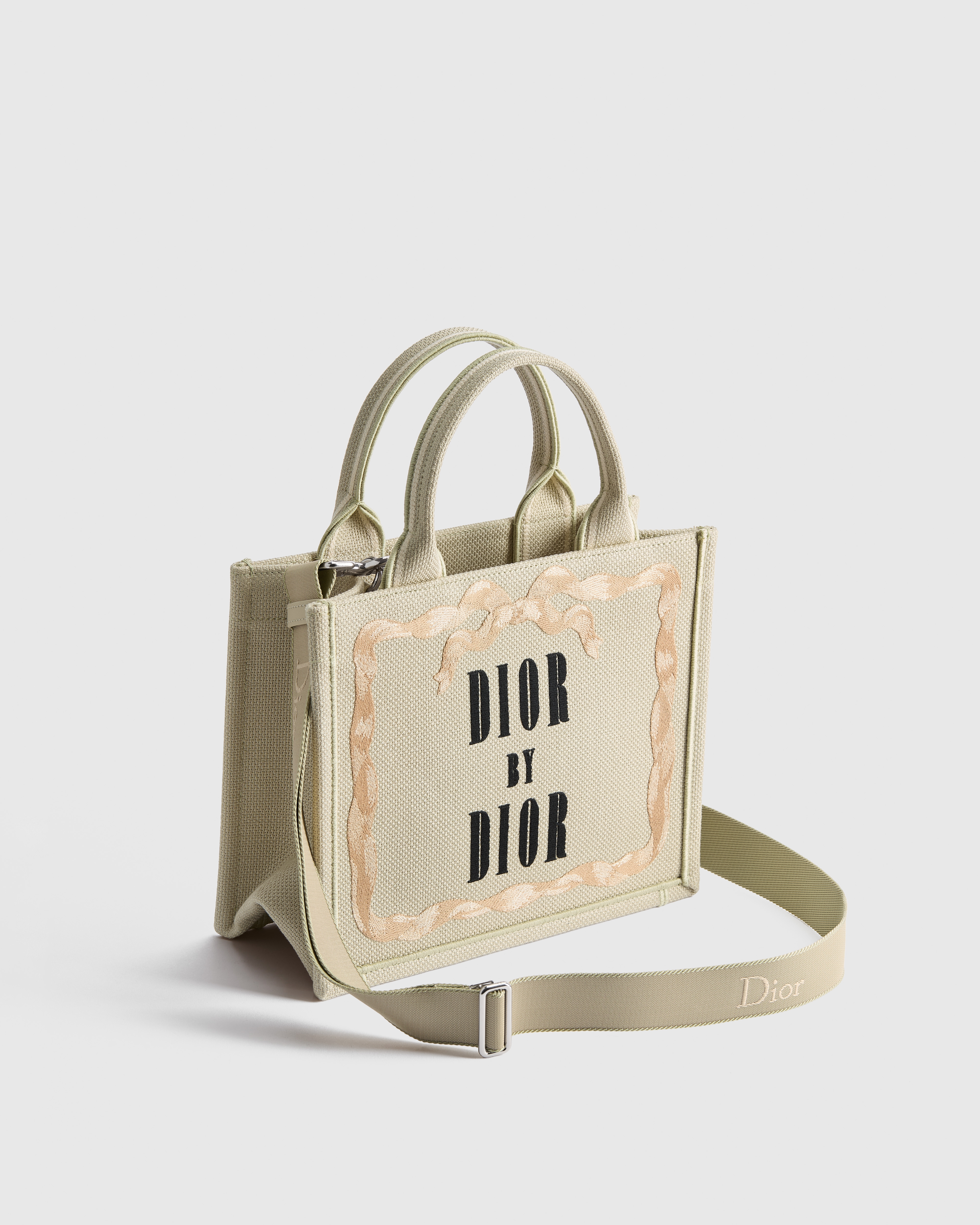 Dior Book Tote ストラップ付きバッグ スモール Book Cover エンブロイダリー (26.5 x 22 x 14 cm) E03