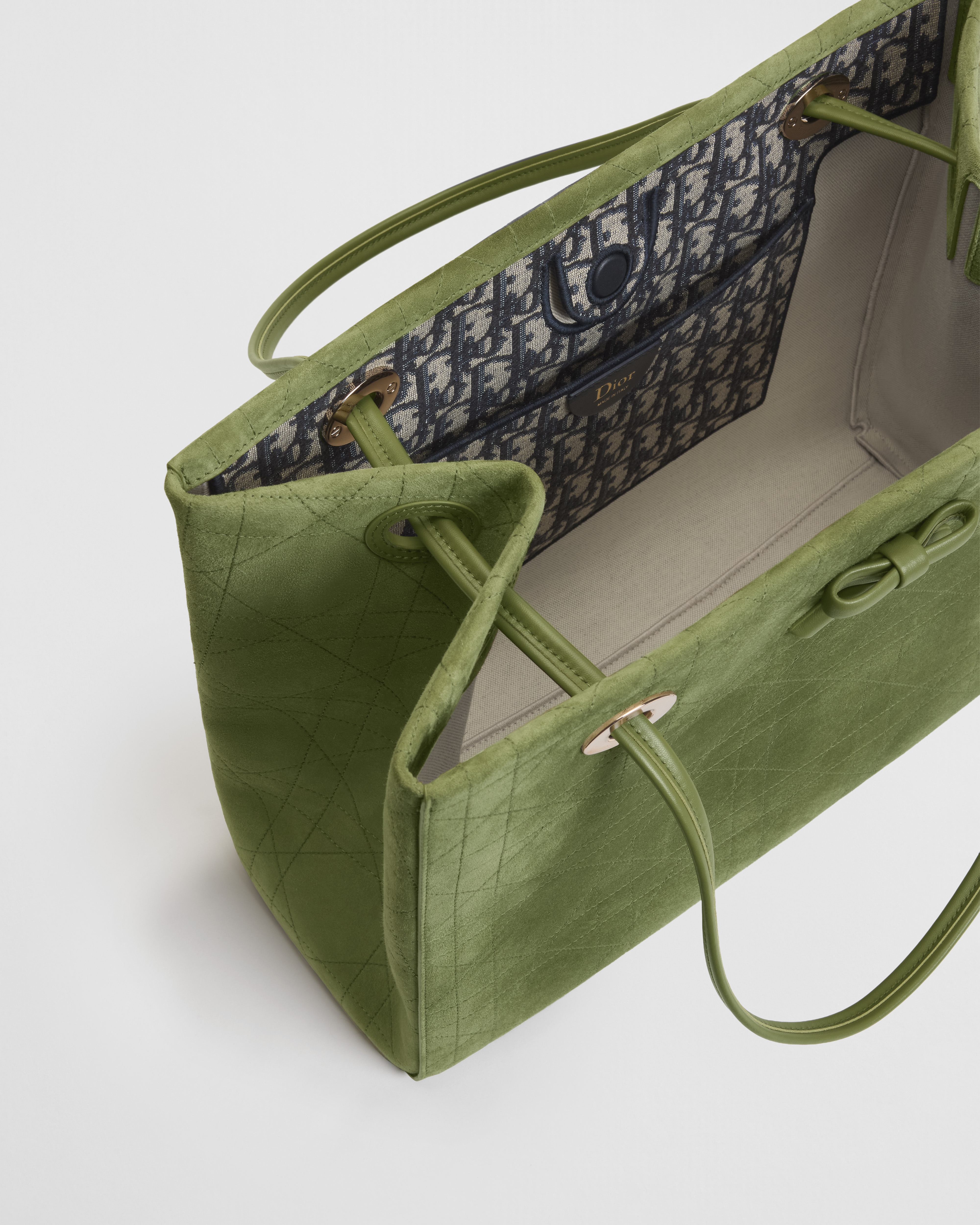 Mittelgroßer Dior Promenade Shopper Flat Cannage Kalbsveloursleder in Khaki E06