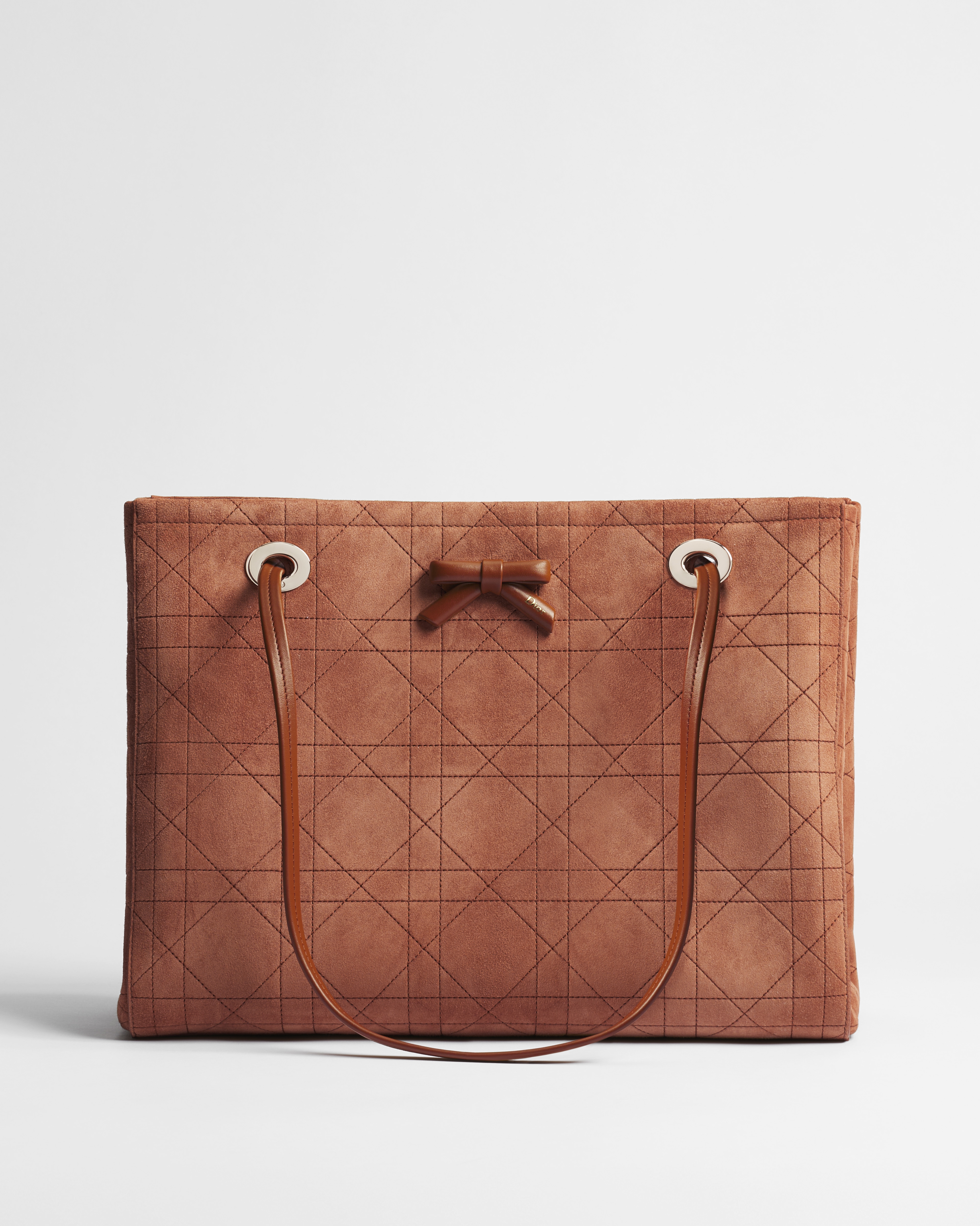 Middelgrote Dior Promenade-shopper Marron Bobby kalfssuède met Flat Cannage-motief E01