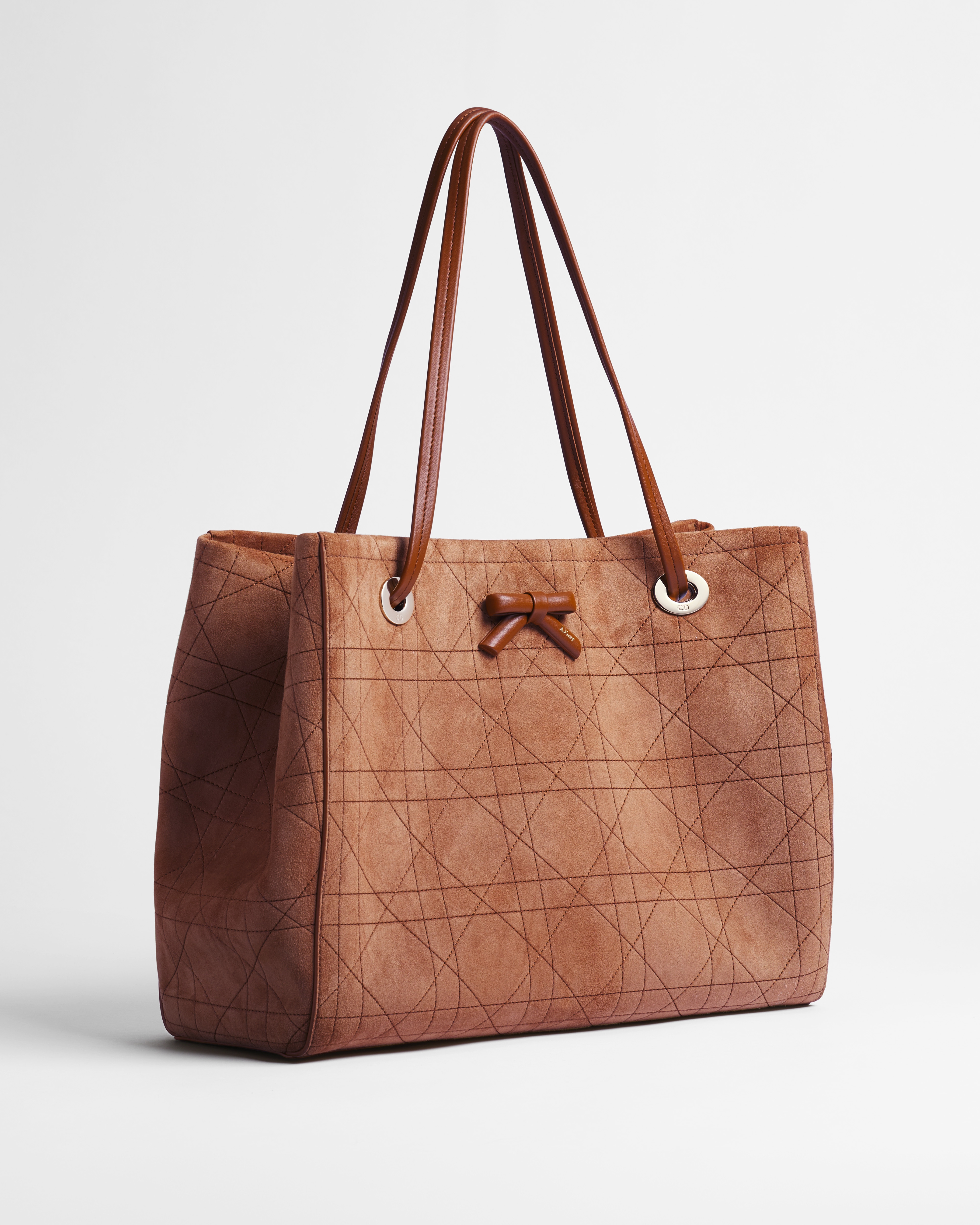 Middelgrote Dior Promenade-shopper Marron Bobby kalfssuède met Flat Cannage-motief E03
