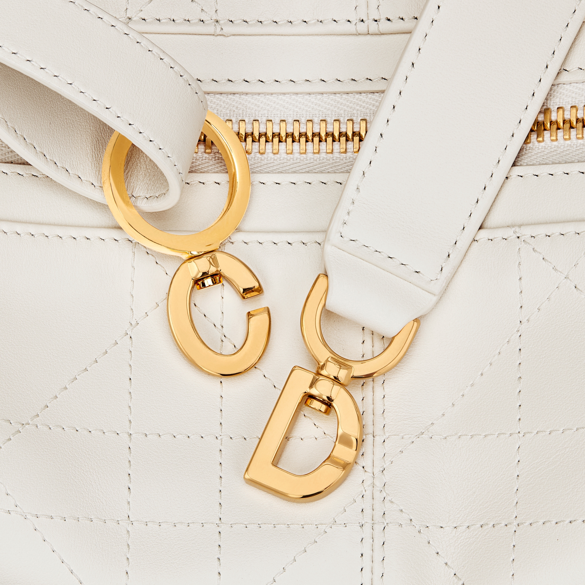 Sac D-Journey Small en cuir de veau lisse vintage Flat Macrocannage couleur latte E09