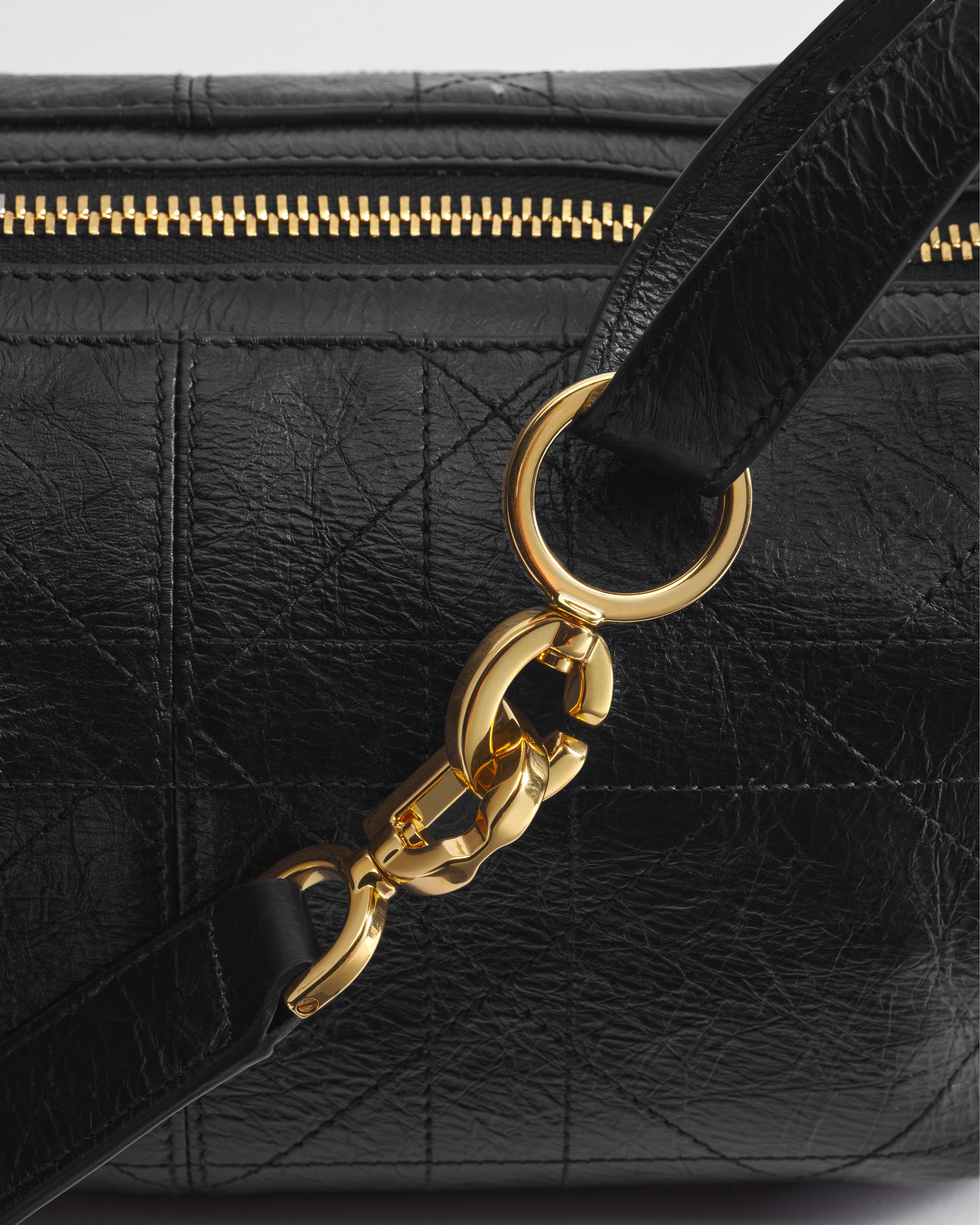 皺面小牛皮 D-Journey 小型包 黑色平面 Macrocannage 大籐格紋 E09