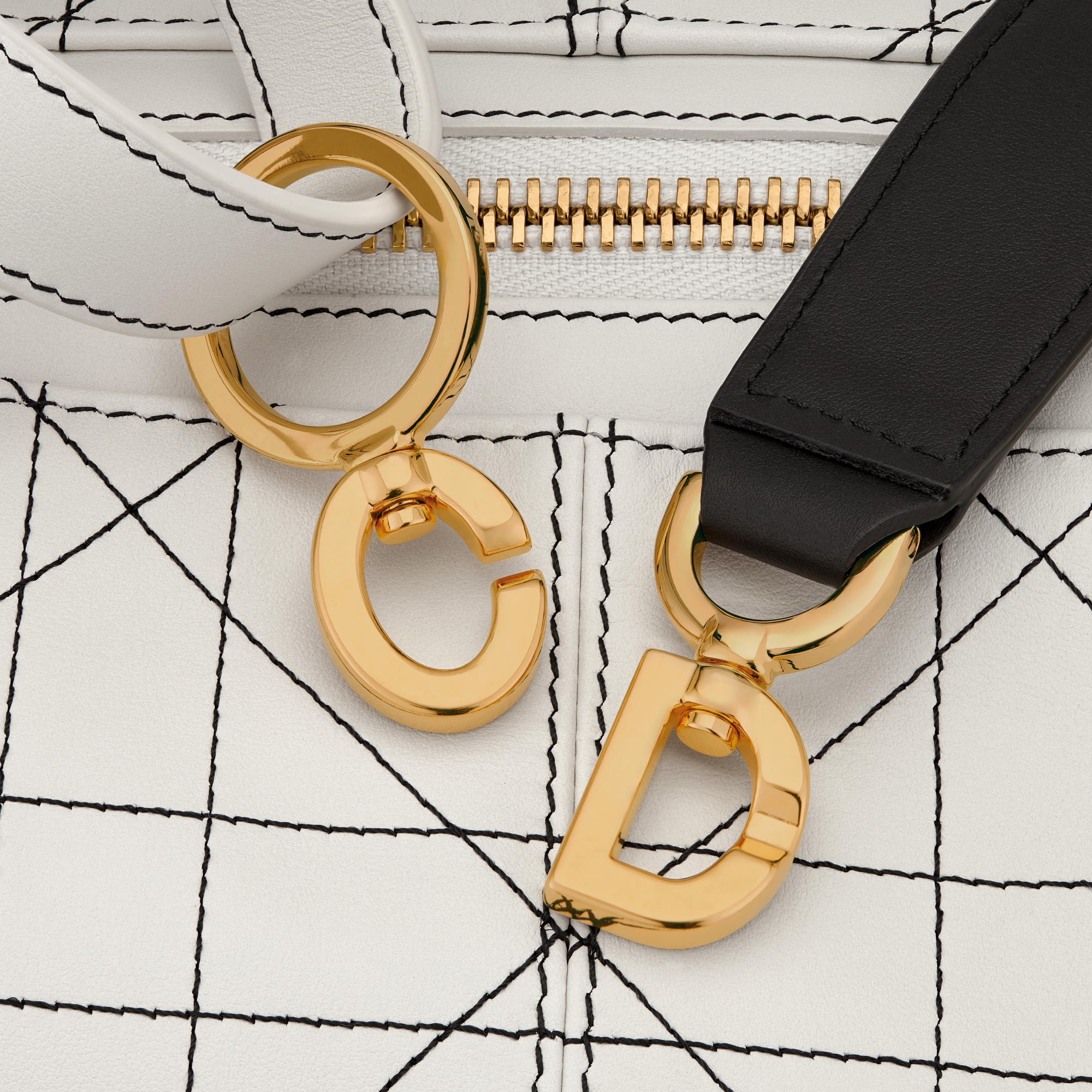 小碼雙色小牛皮 D-Journey 手袋 白色 Flat Macrocannage 大型藤格紋圖案配對比黑色縫線 E09