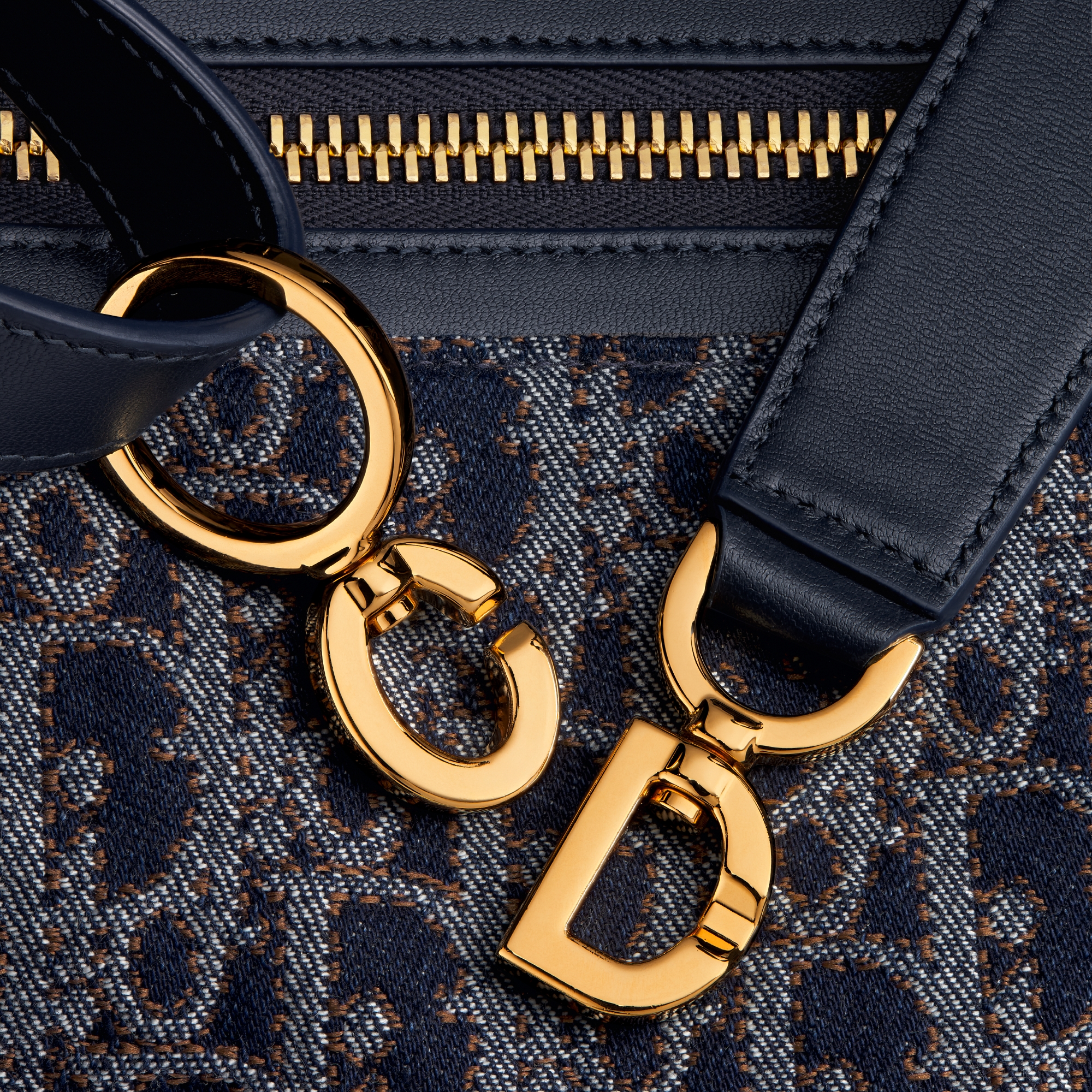 Medium D-Journey Bag