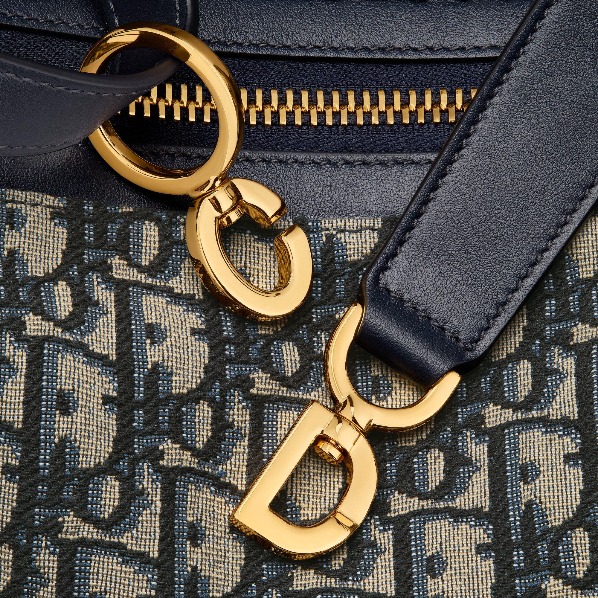 Medium D-Journey Bag Detailed view
