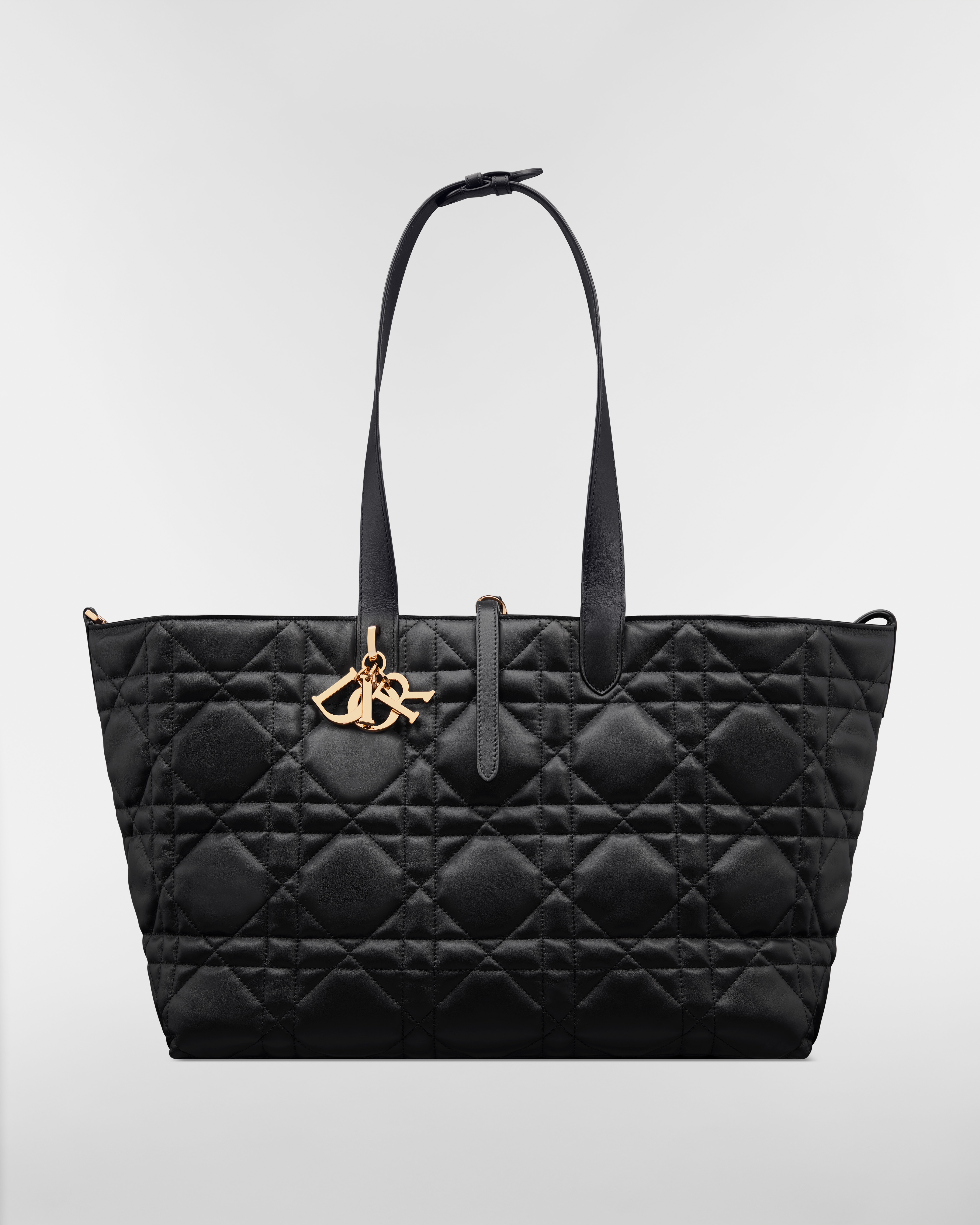 Borsa grande Dior Toujours Pelle di vitello Macrocannage nera E07