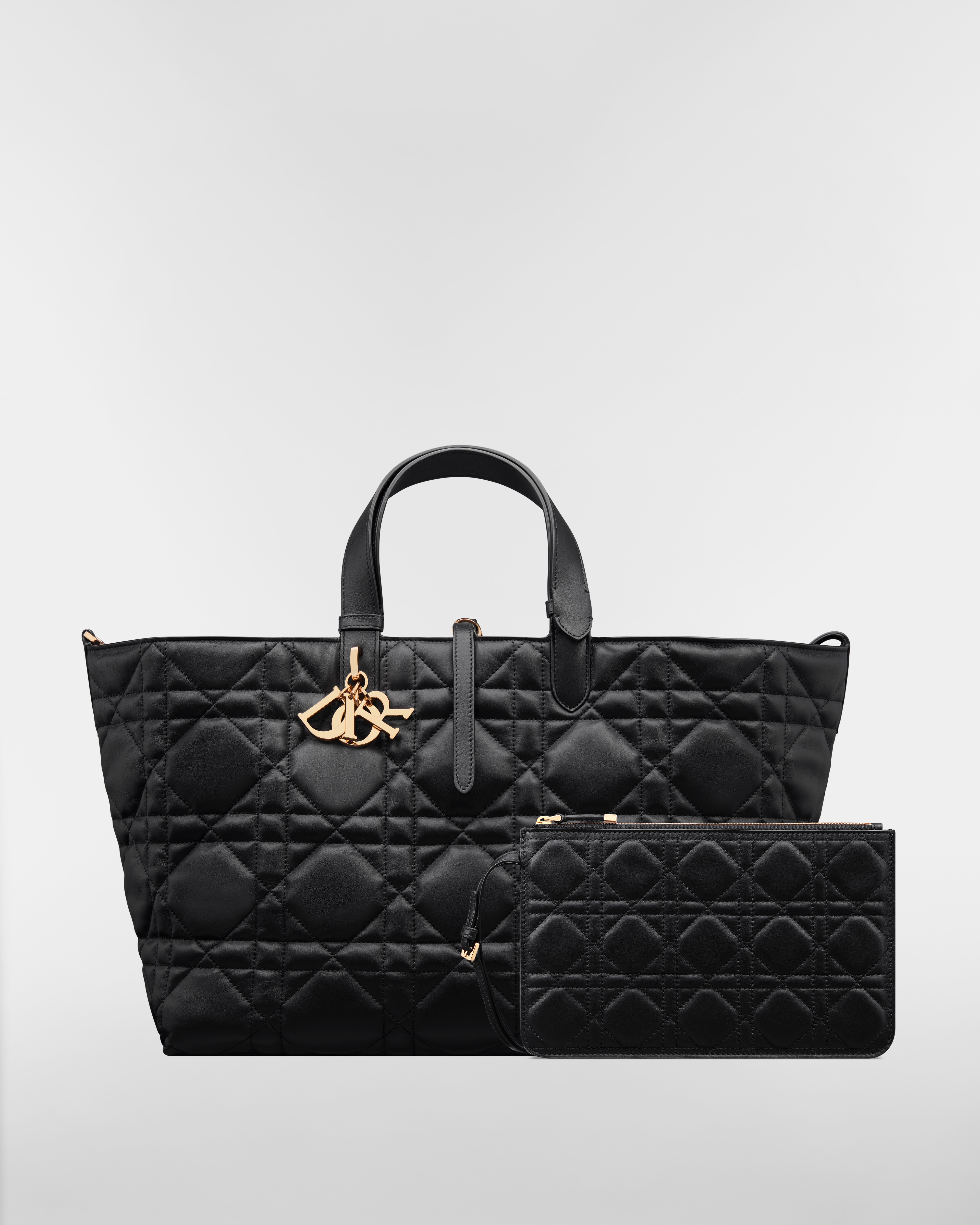 Große Dior Toujours Tasche Macrocannage Kalbsleder in Schwarz E10