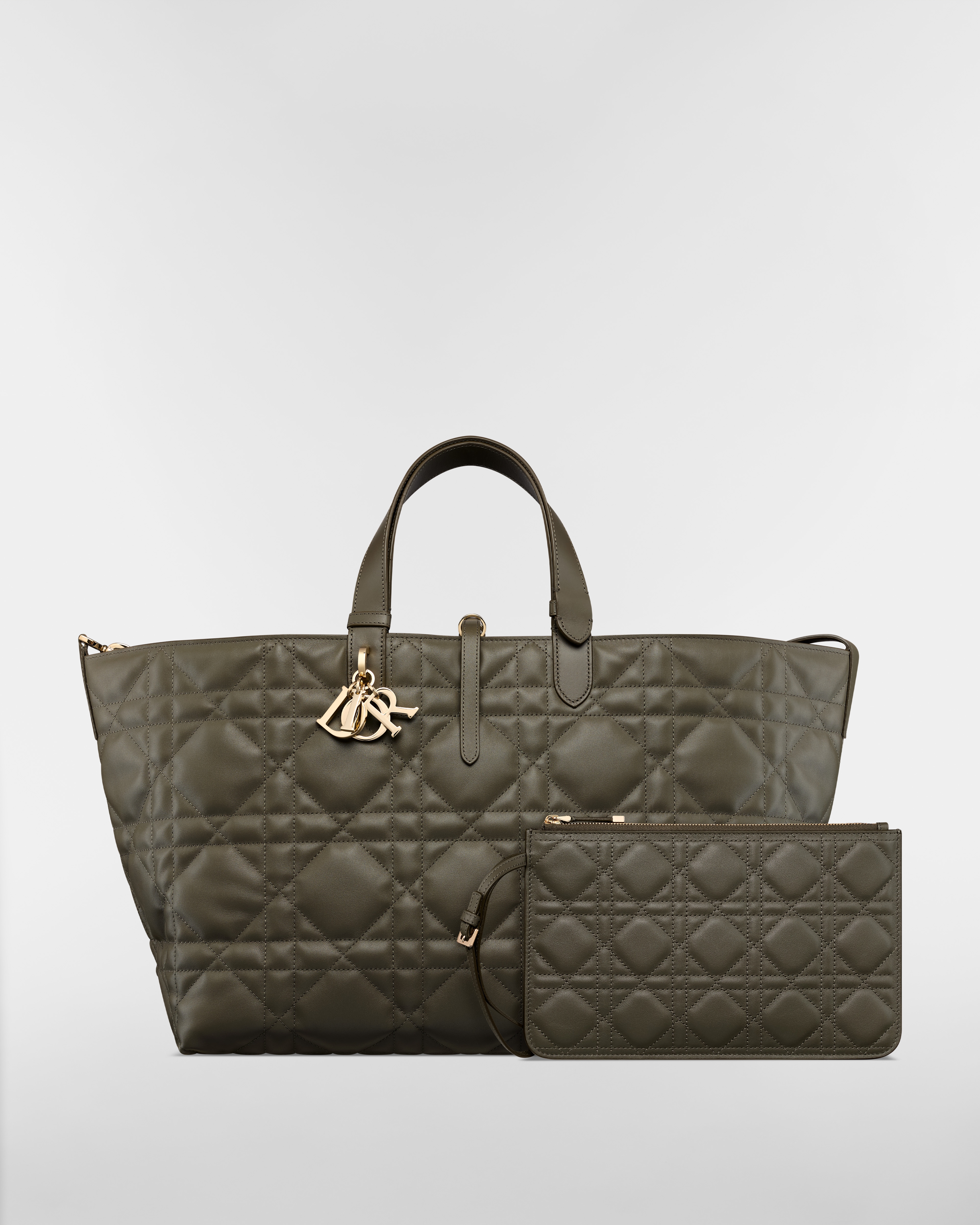 Große Dior Toujours Tasche Macrocannage Kalbsleder in Olivtaupe E10