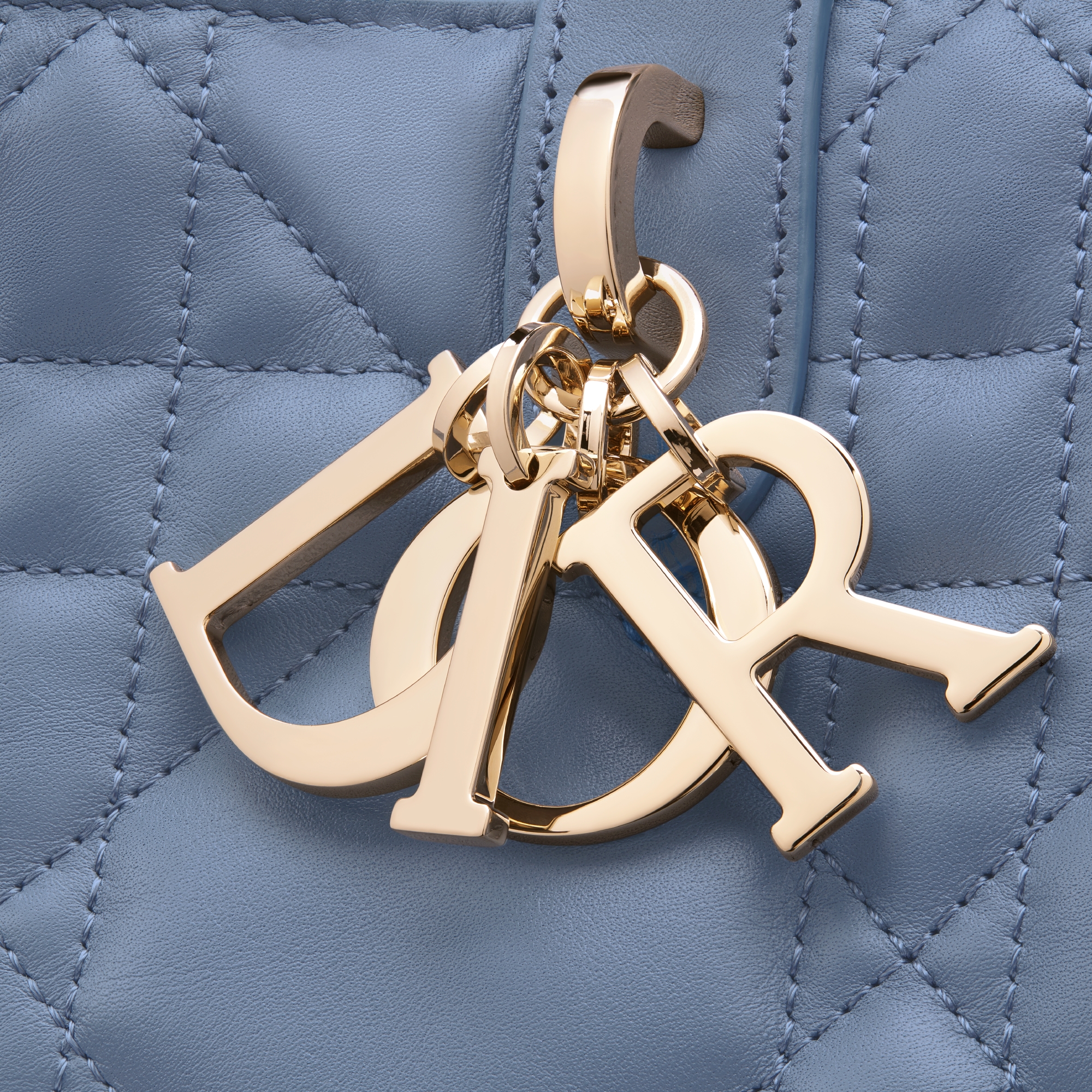 Sac Dior Toujours Medium Cuir de veau Macrocannage bleu denim E09