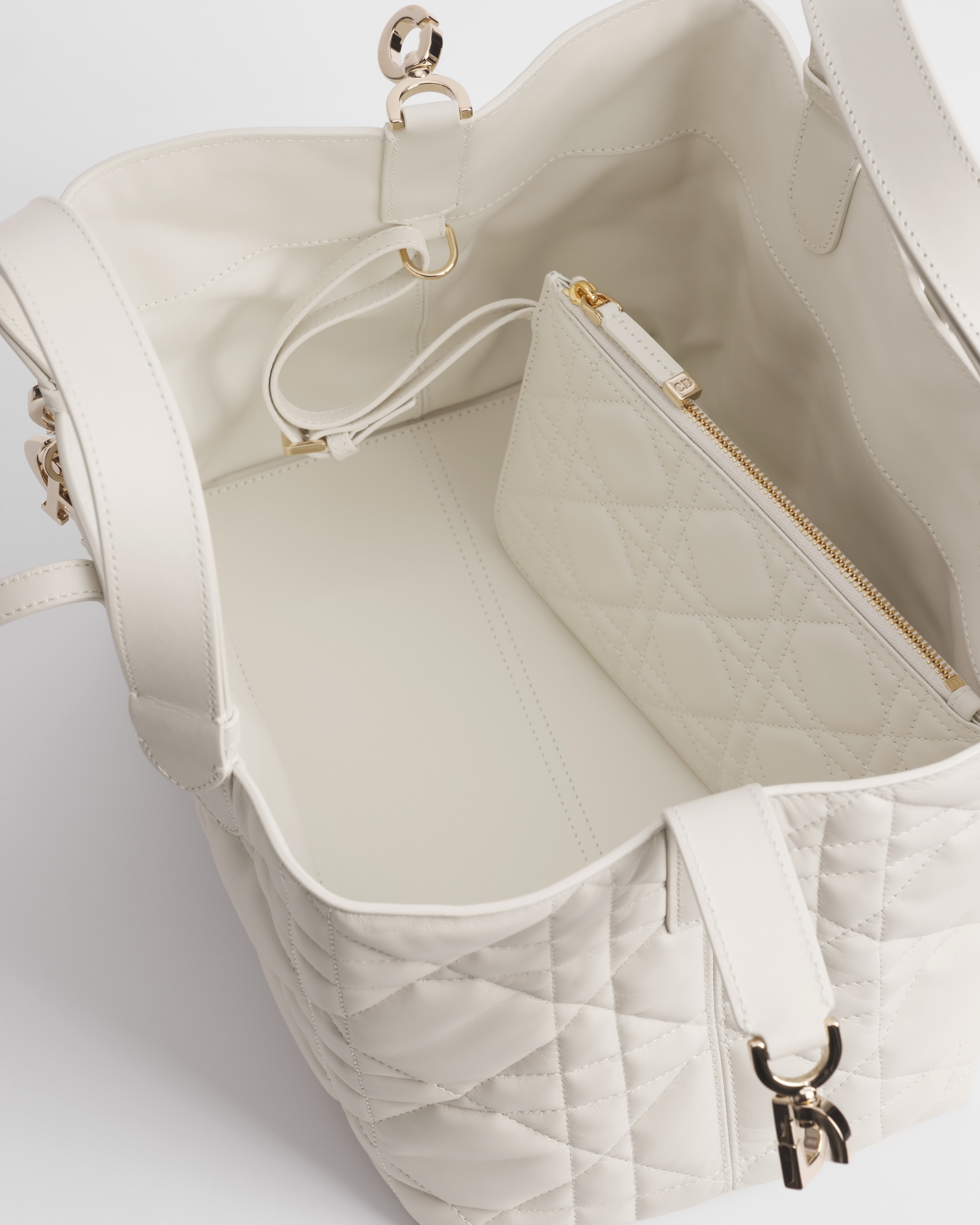 Bolso mediano Dior Toujours Piel de becerro Macrocannage latte E06