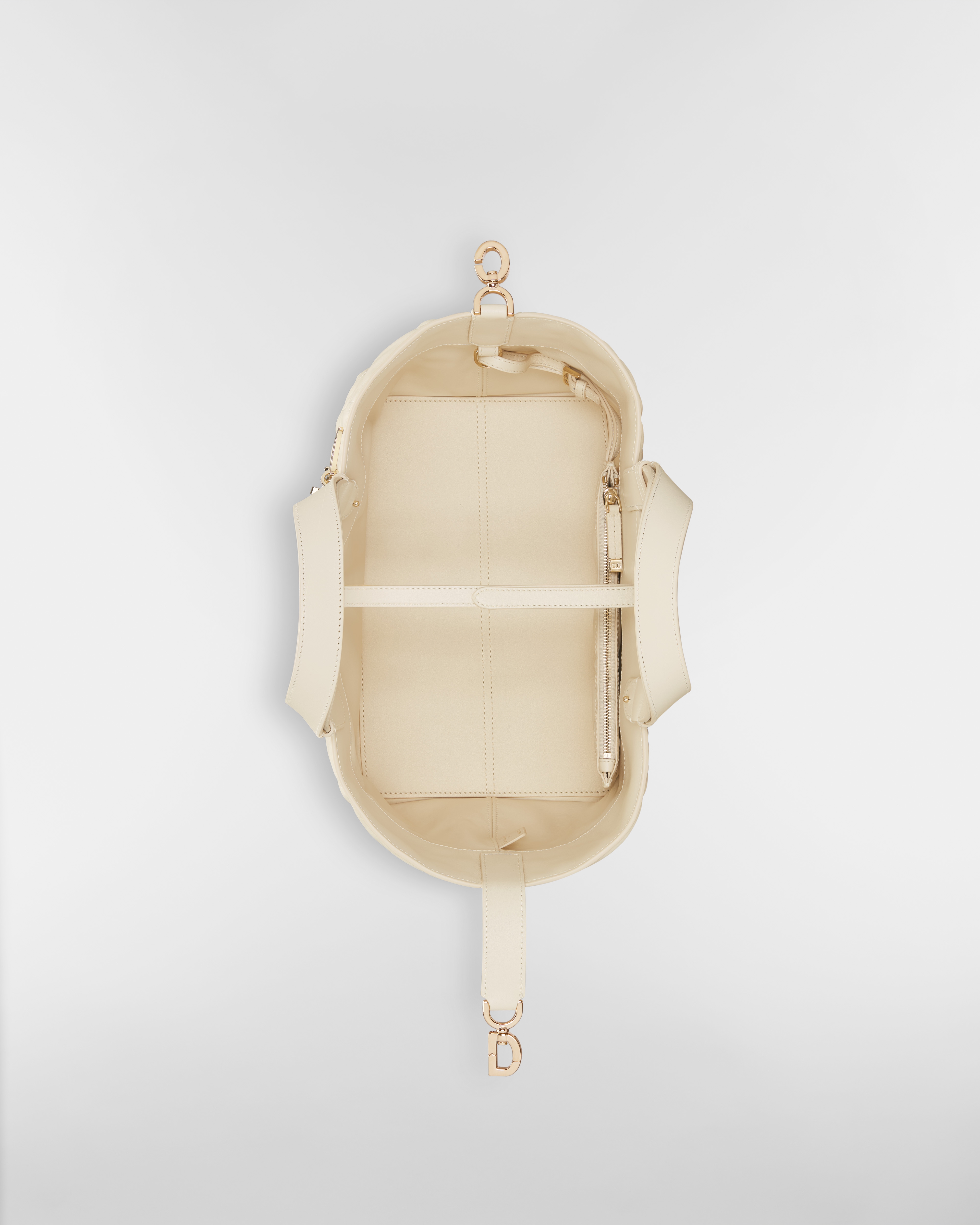 Medium Dior Toujours Bag Light Beige Macrocannage Calfskin E06