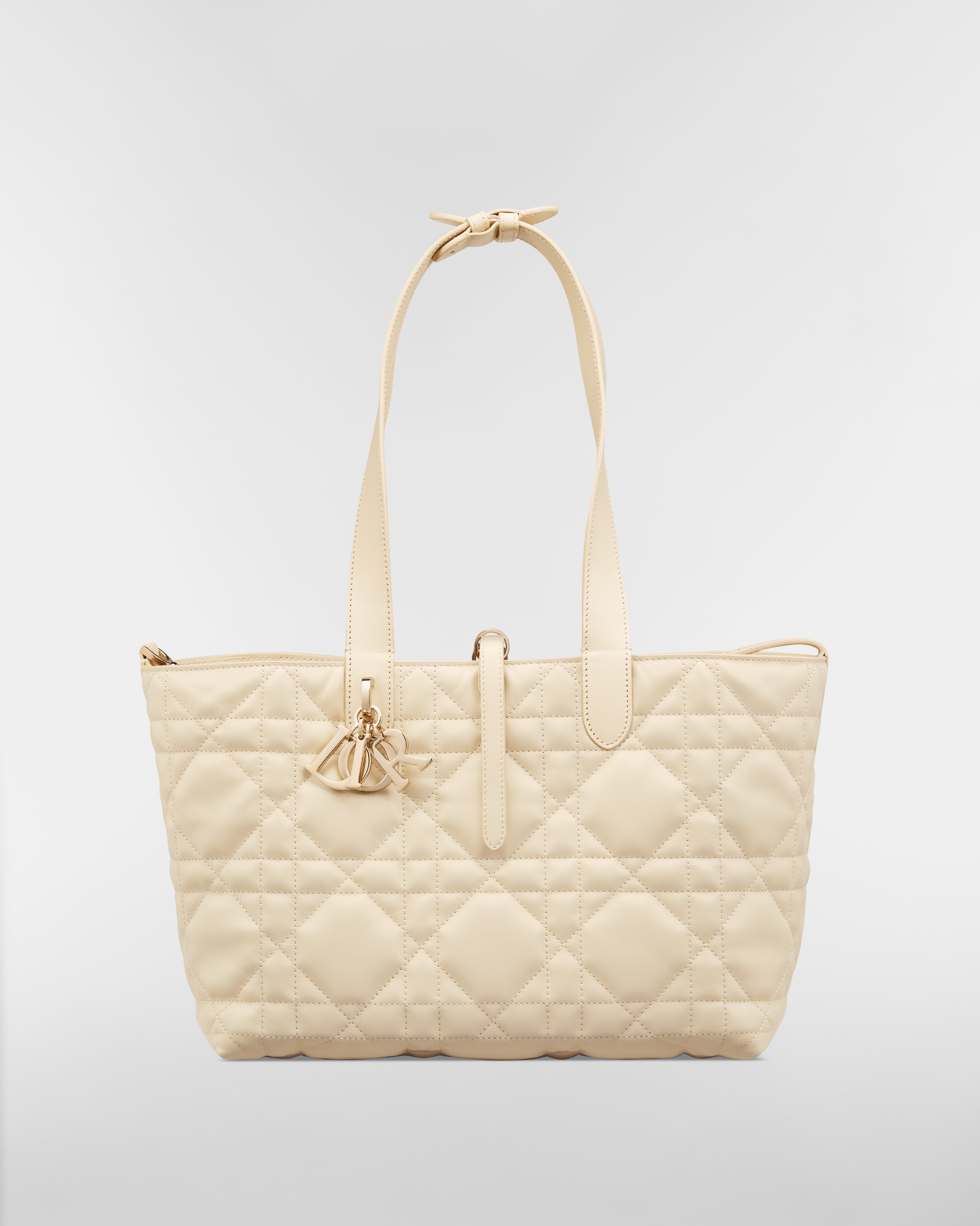 Medium Dior Toujours Bag Light Beige Macrocannage Calfskin E07