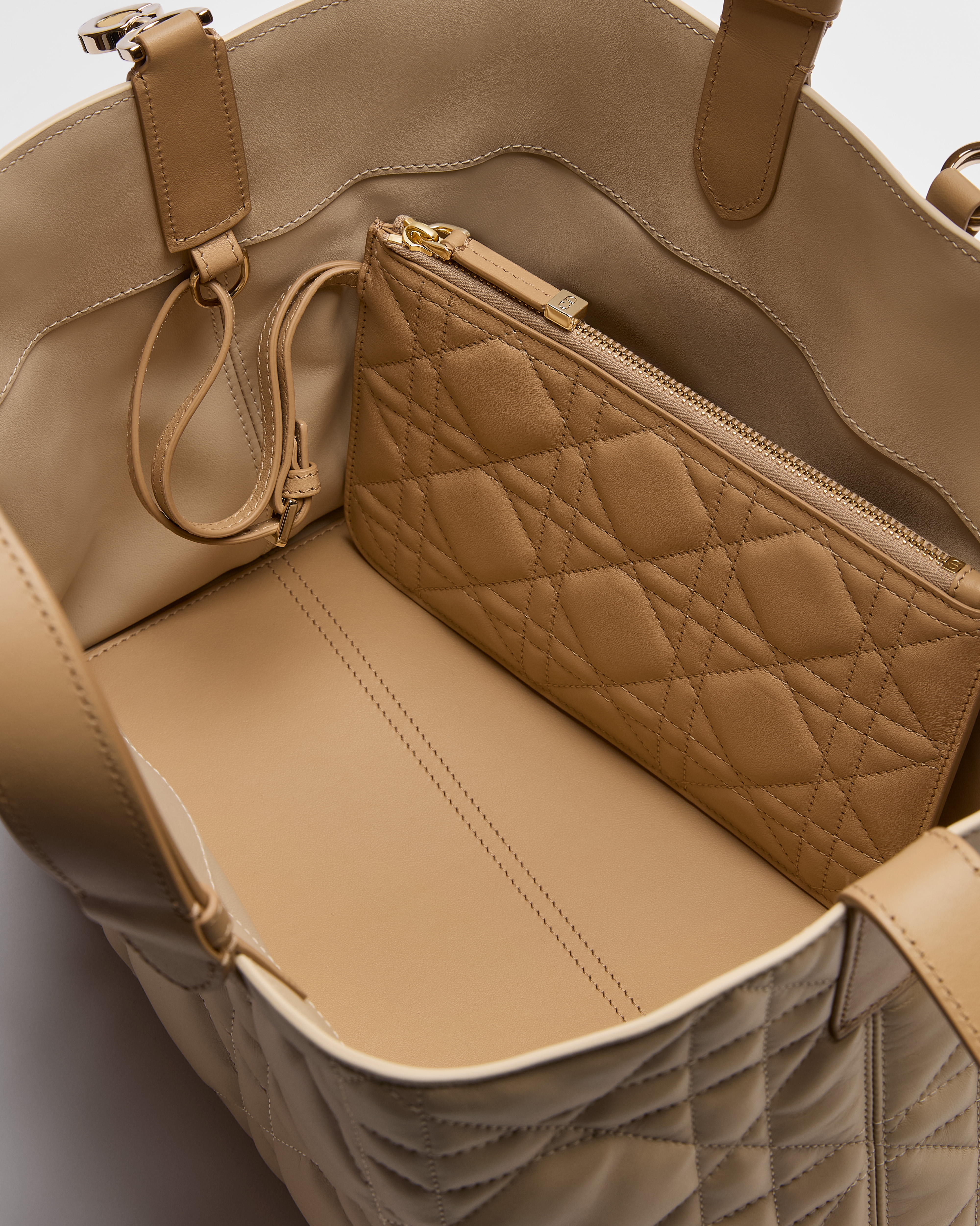 Medium Dior Toujours Bag Trench and Biscuit Macrocannage Calfskin E09