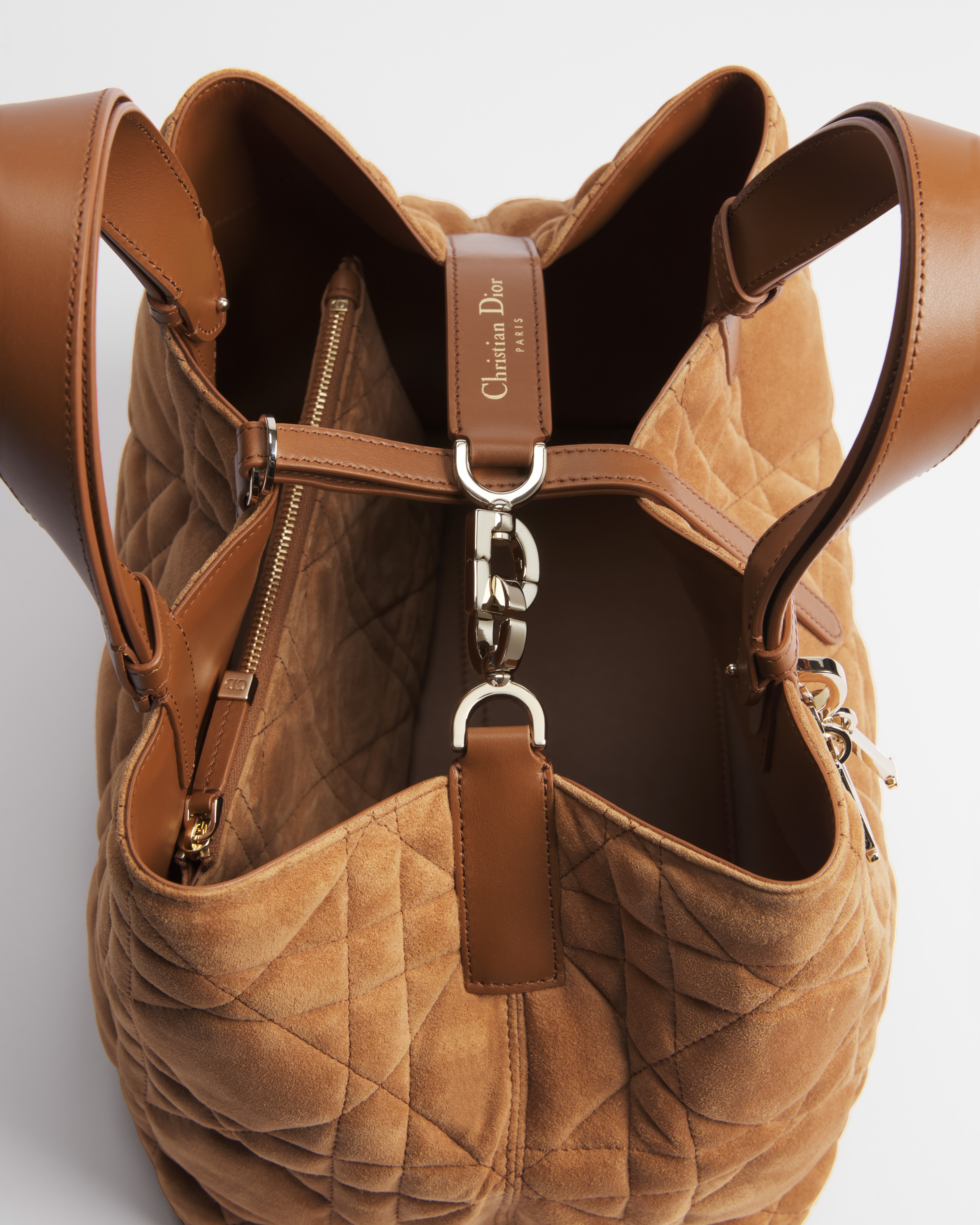 Mittelgroße Dior Toujours Tasche Macrocannage Ziegenveloursleder in Golden Saddle E09