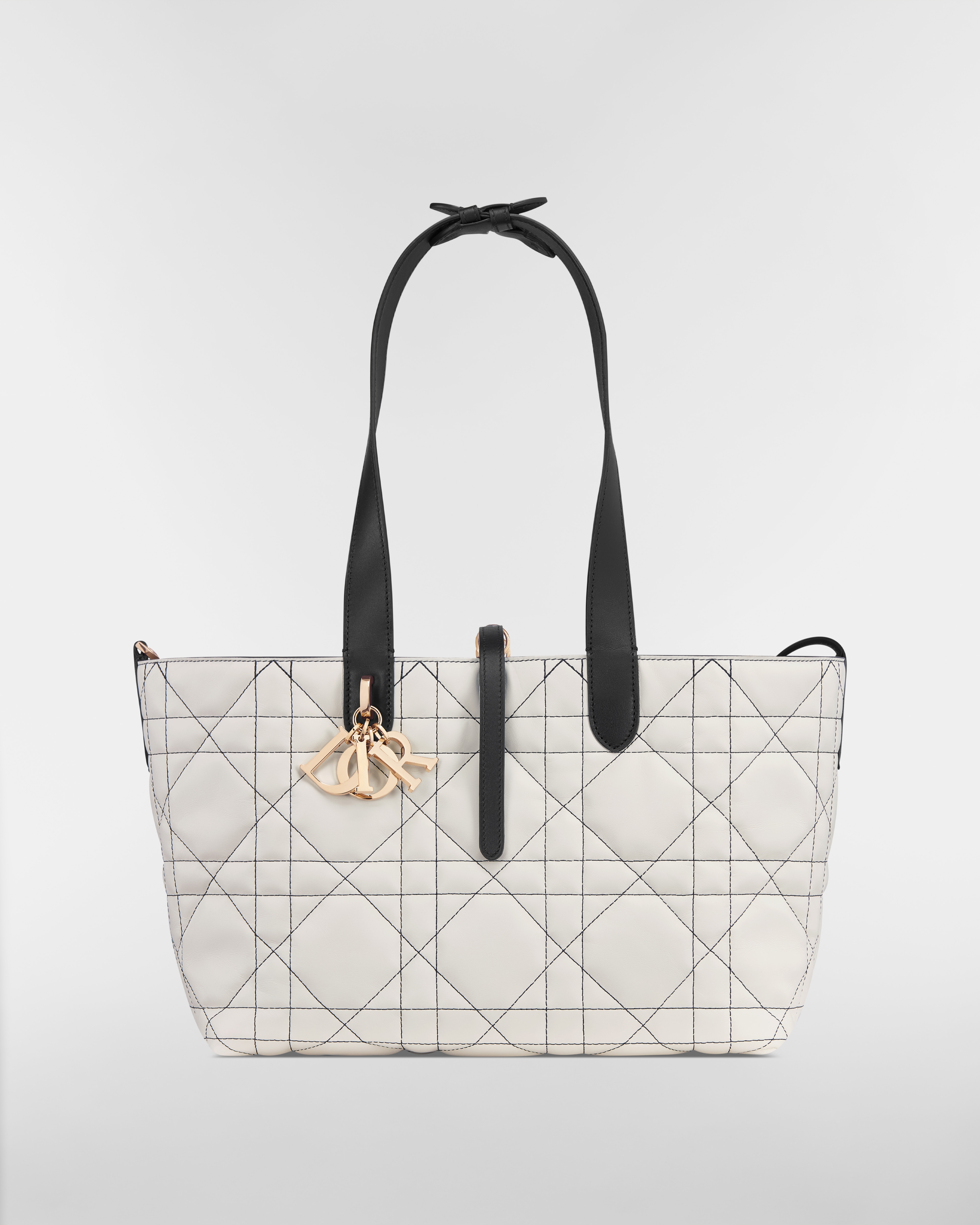 Bolsa Dior Toujours média Couro de vitelo Macrocannage branco com pesponto preto contrastante E07
