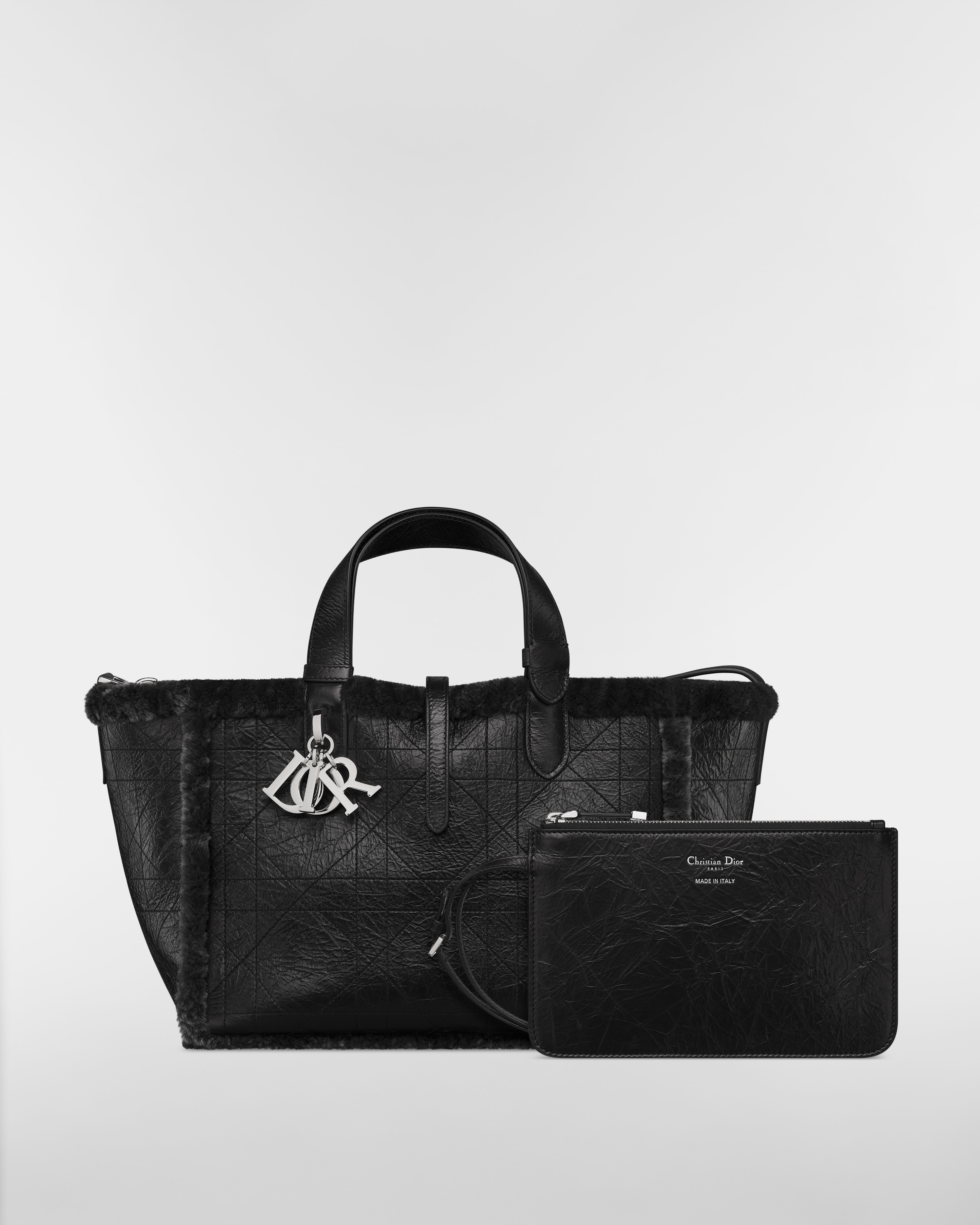 DiorAlps Dior Toujours 미디엄 백 블랙 매크로까나쥬 크링클 송아지 가죽 & 메리노 울 E10