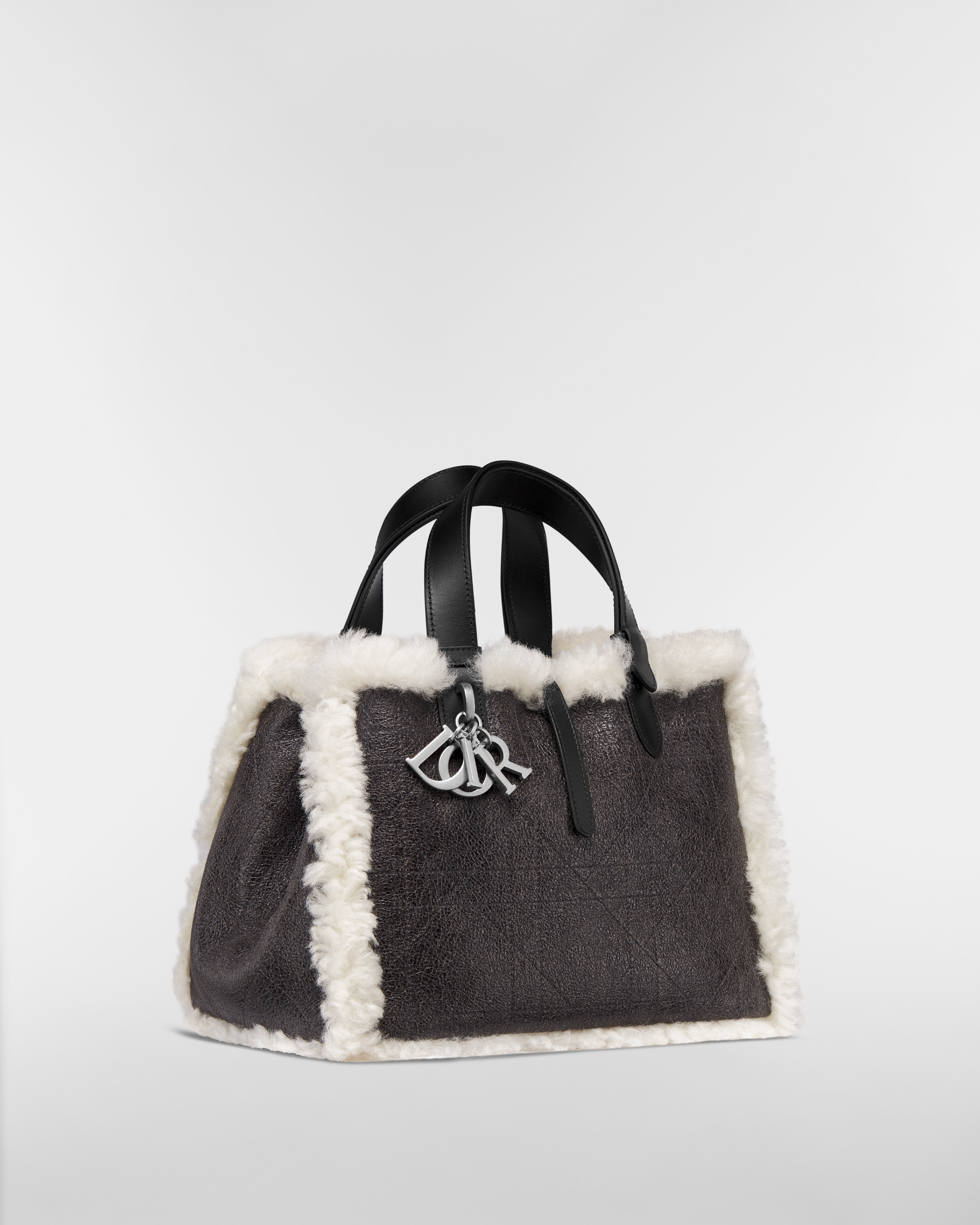 DiorAlps Medium Dior Toujours Bag Anthracite Gray Macrocannage Lambskin with Aged Effect and Ecru Merino Wool E03