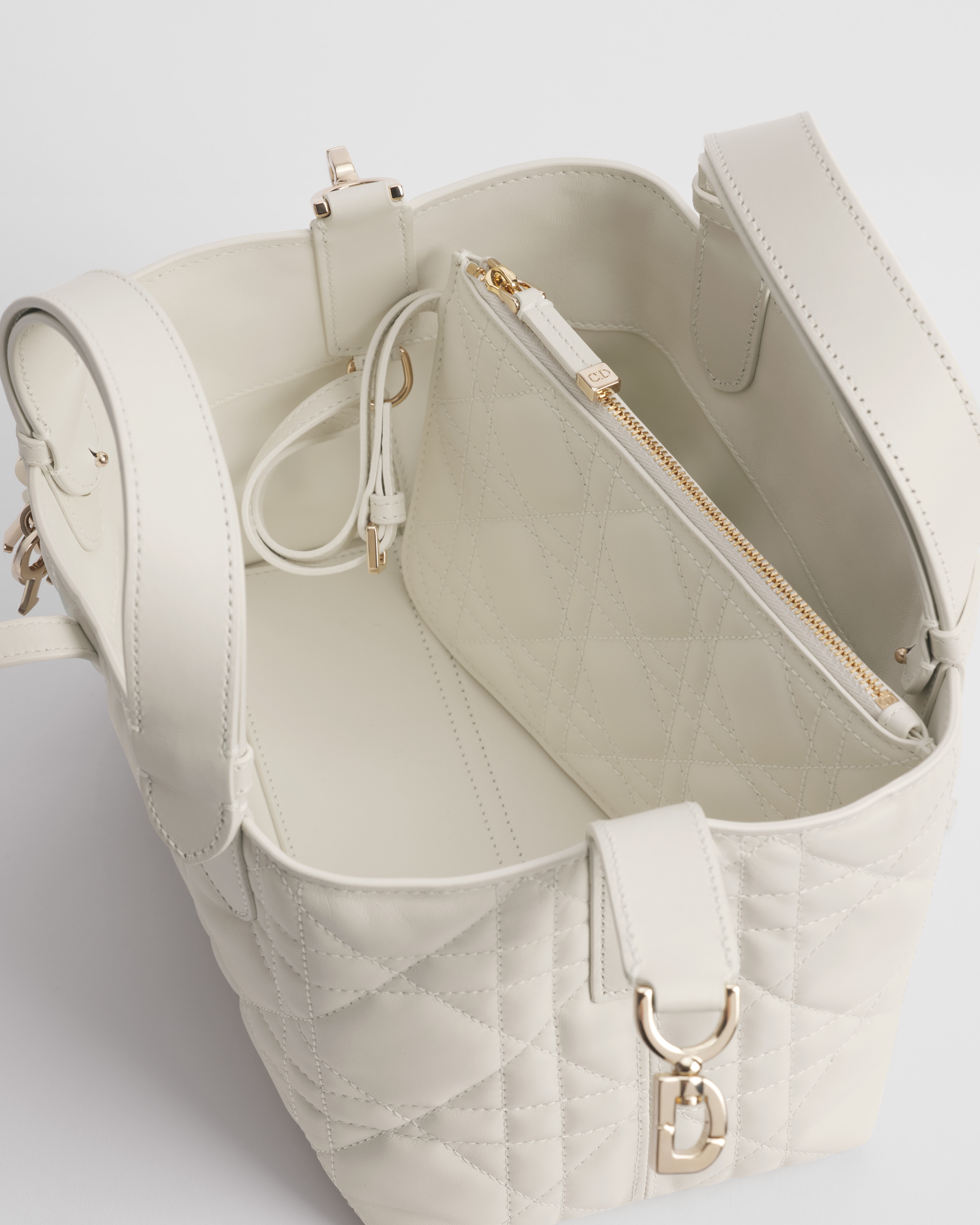 Bolso pequeño Dior Toujours Piel de becerro Macrocannage latte E06
