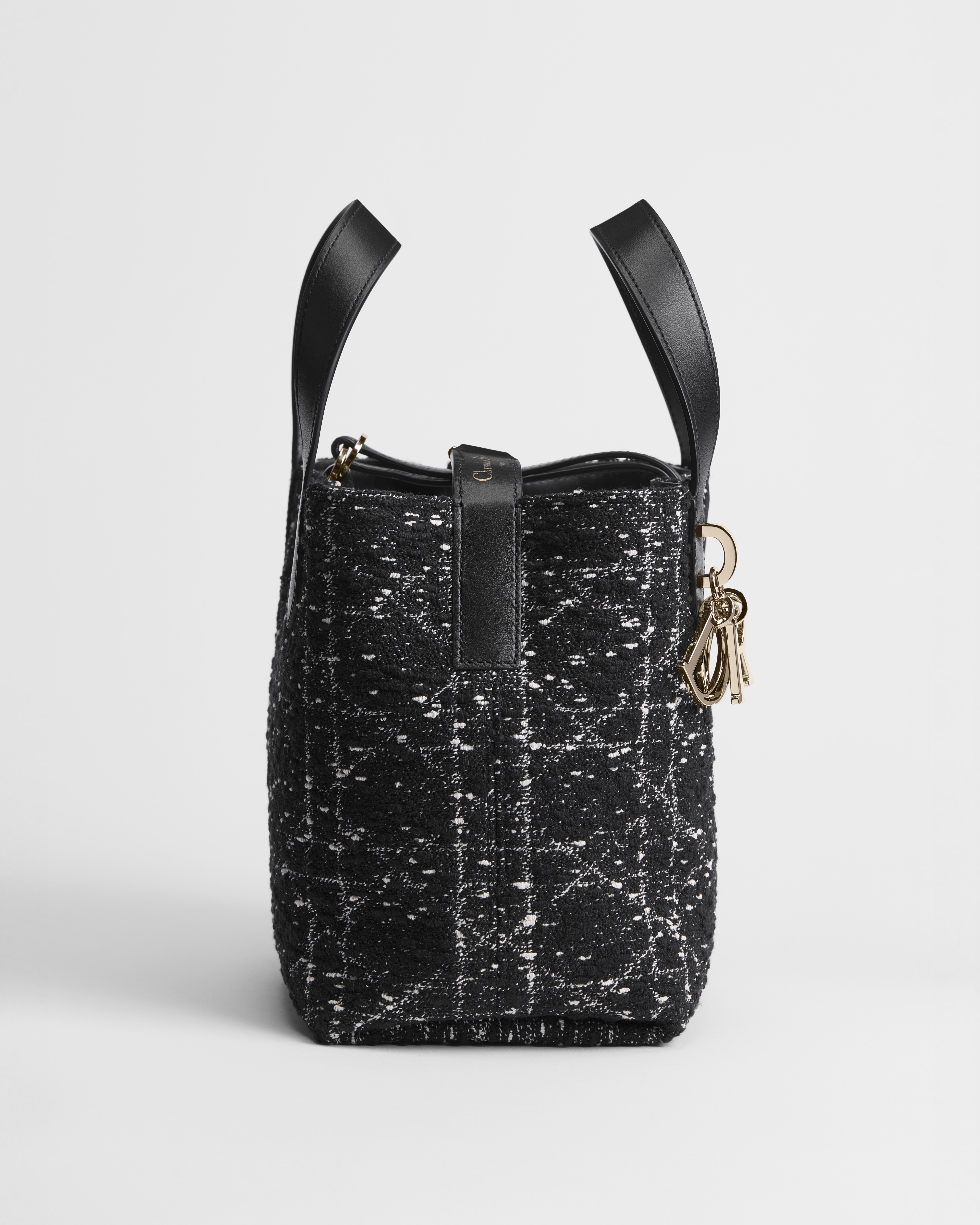 Sac cabas vertical Dior Toujours Small Tweed noir à motif Cannage blanc E11
