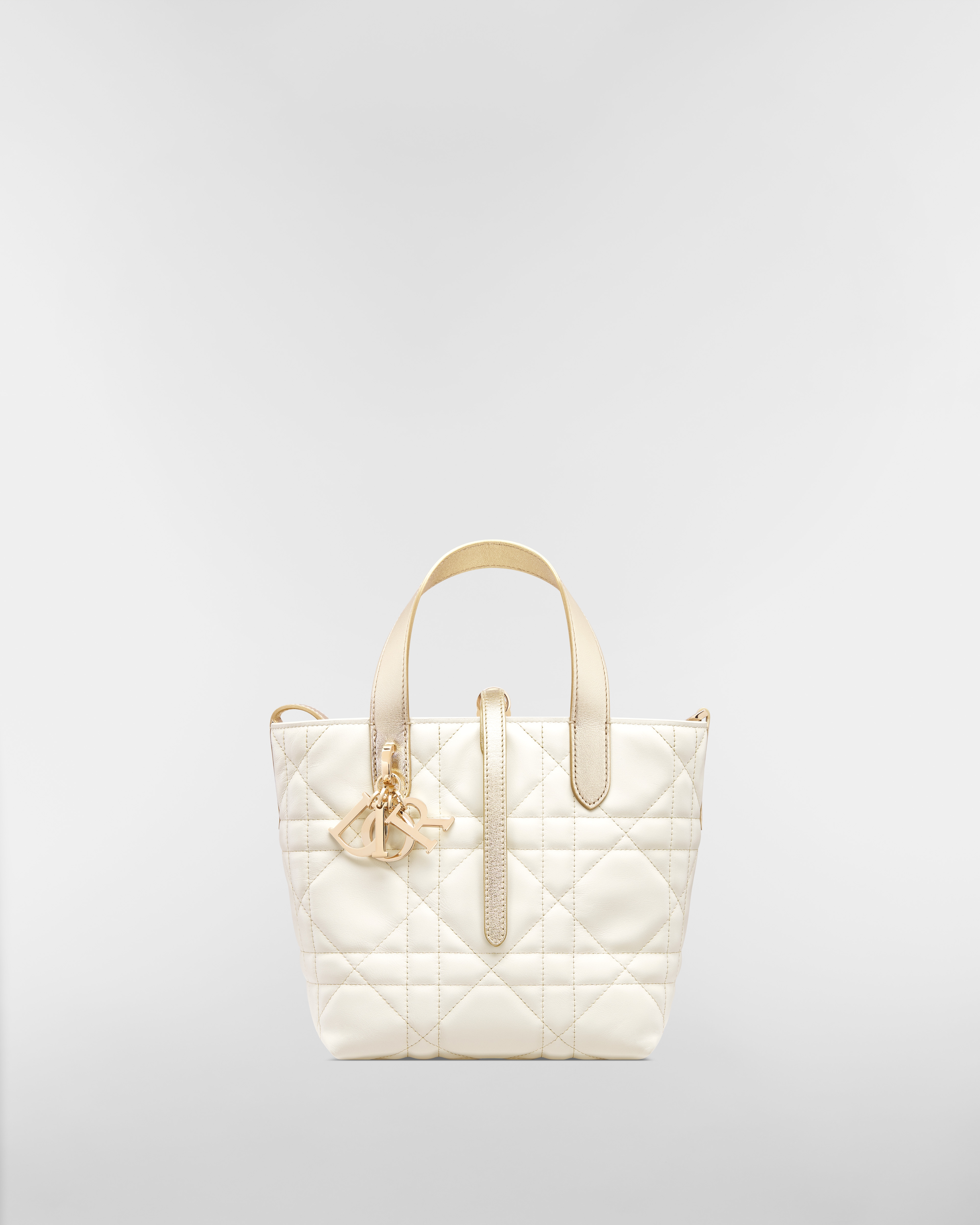 Bolsa tote vertical Dior Toujours pequena Couro de vitelo Macrocannage dourado e branco com fio metálico E01