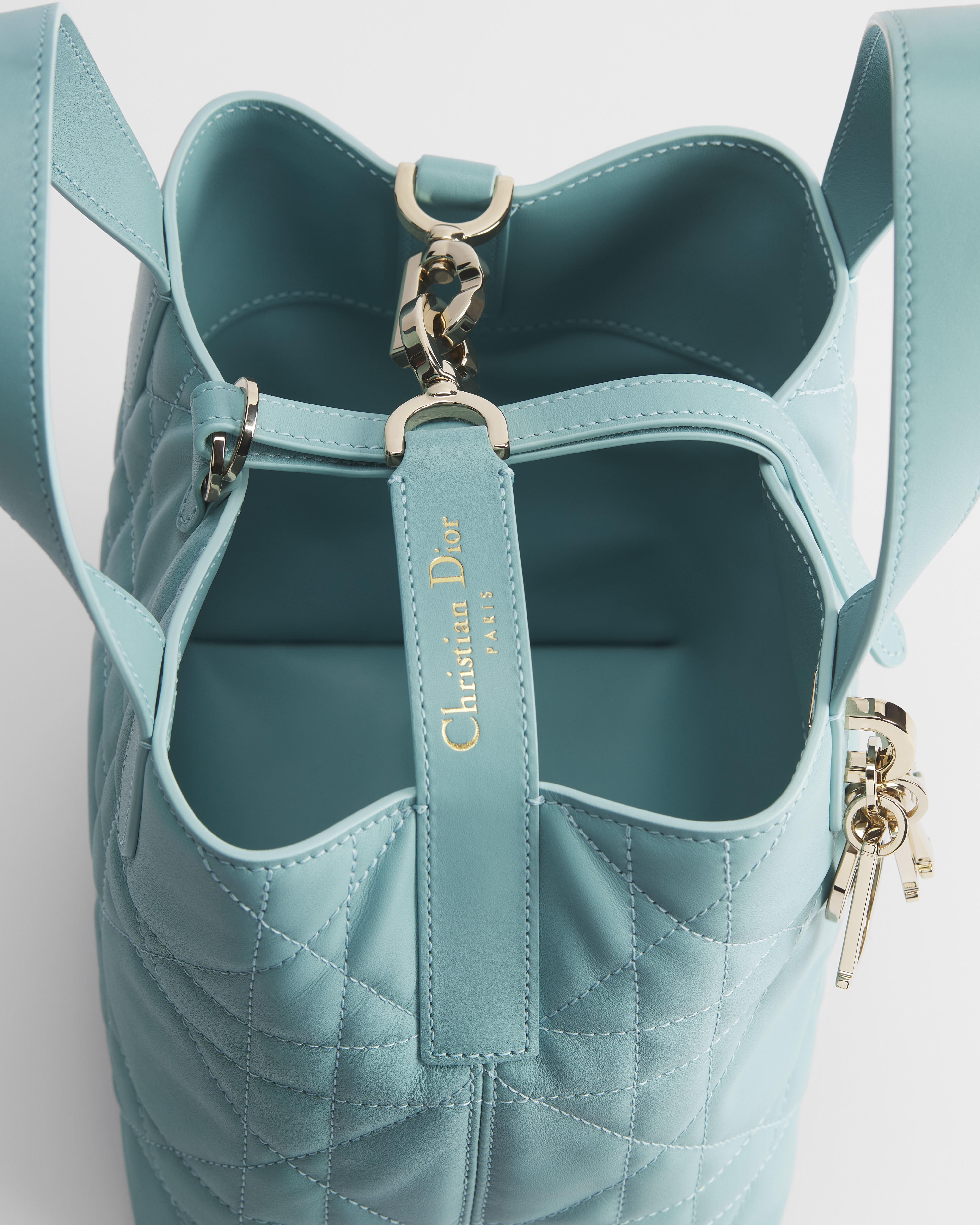 Sac cabas vertical Dior Toujours Small Cuir de veau Macrocannage bleu tourmaline E10