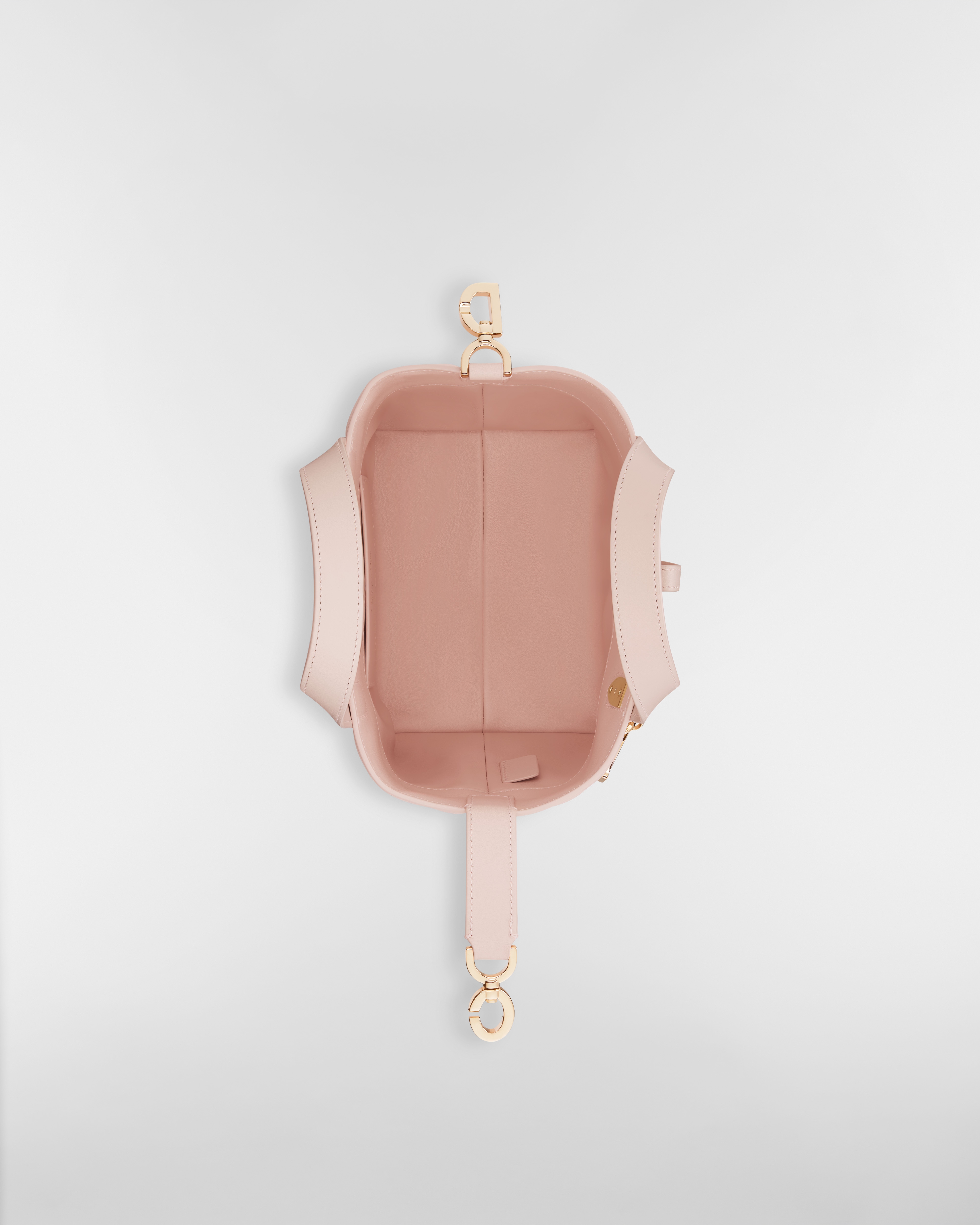 Sac cabas vertical Dior Toujours Small Cuir de veau Macrocannage rose poudre E06