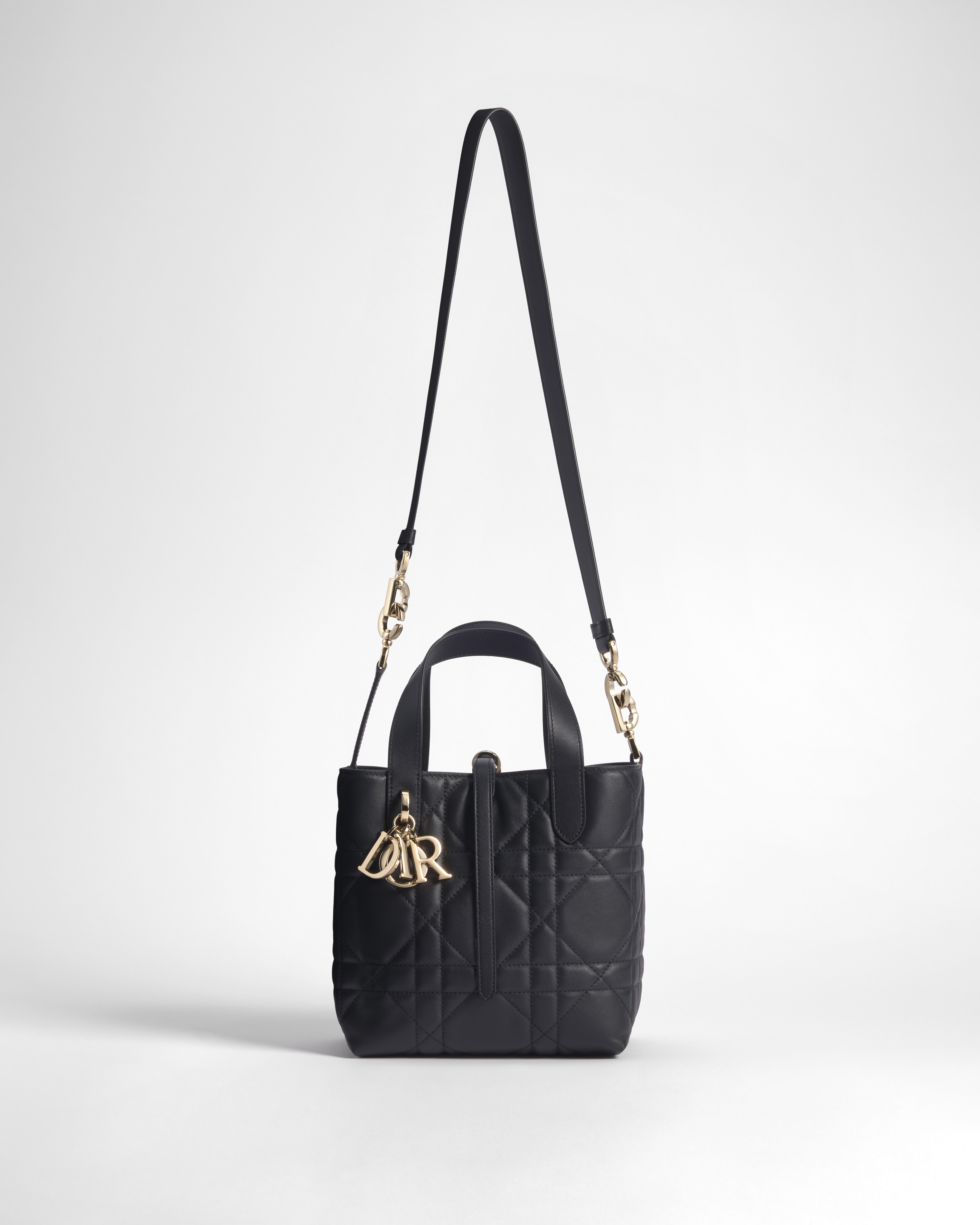 Small Dior Toujours Vertical Tote Bag Black Macrocannage Calfskin E07