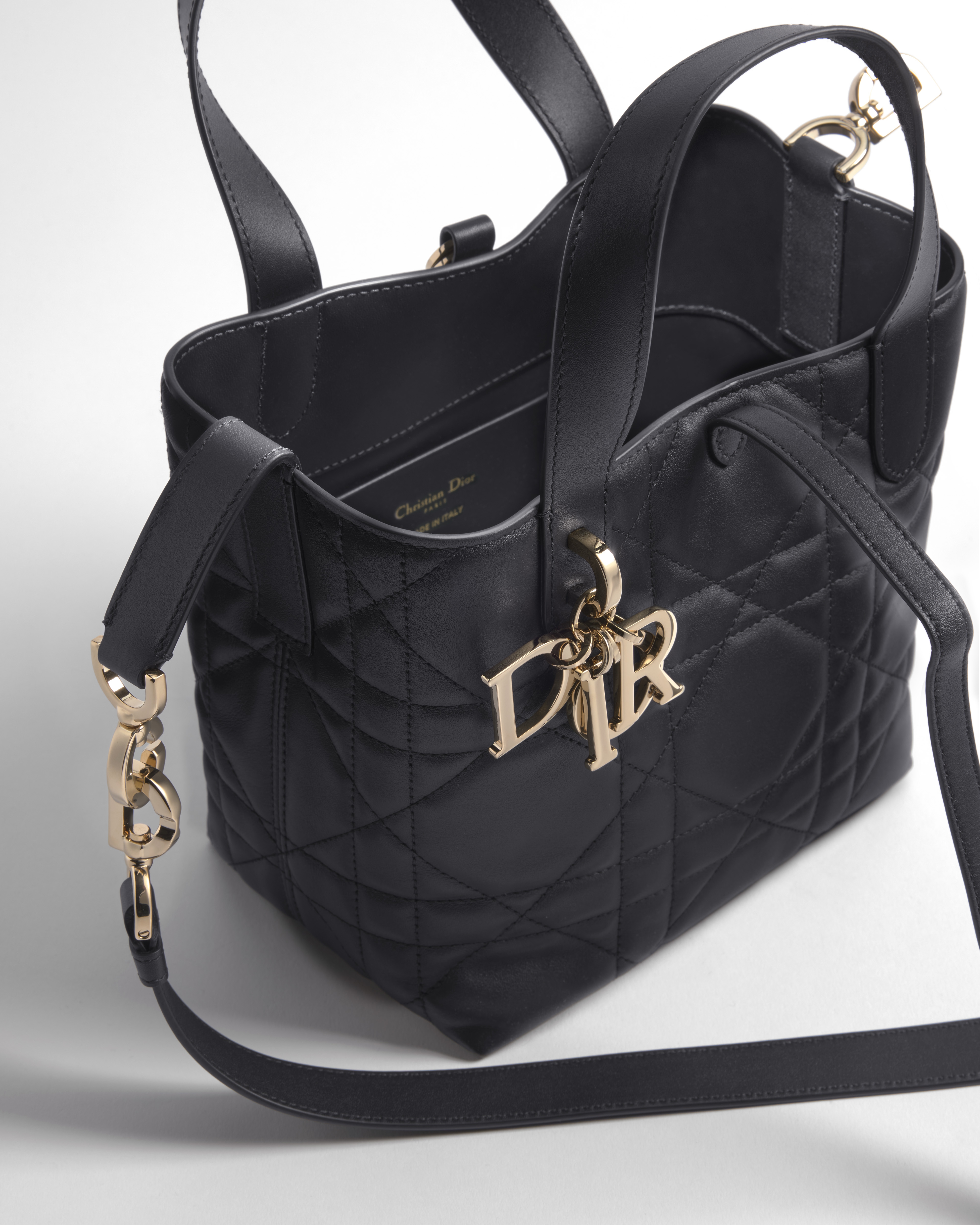 Sac cabas vertical Dior Toujours Small Cuir de veau Macrocannage noir E10